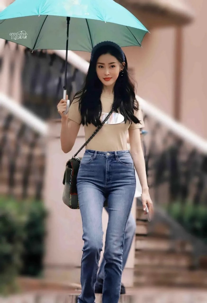 张天爱去参加浪姐三的录制,这臀腰比太辣了,穿黑丝一定很好看[色]