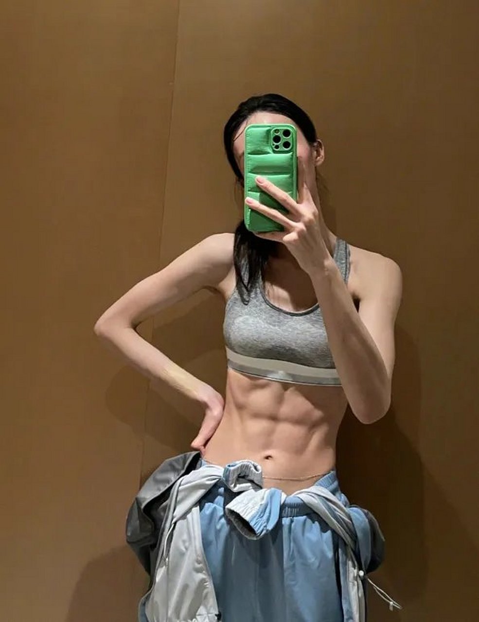 金晨这肌肉,真的羡慕了[亲吻]