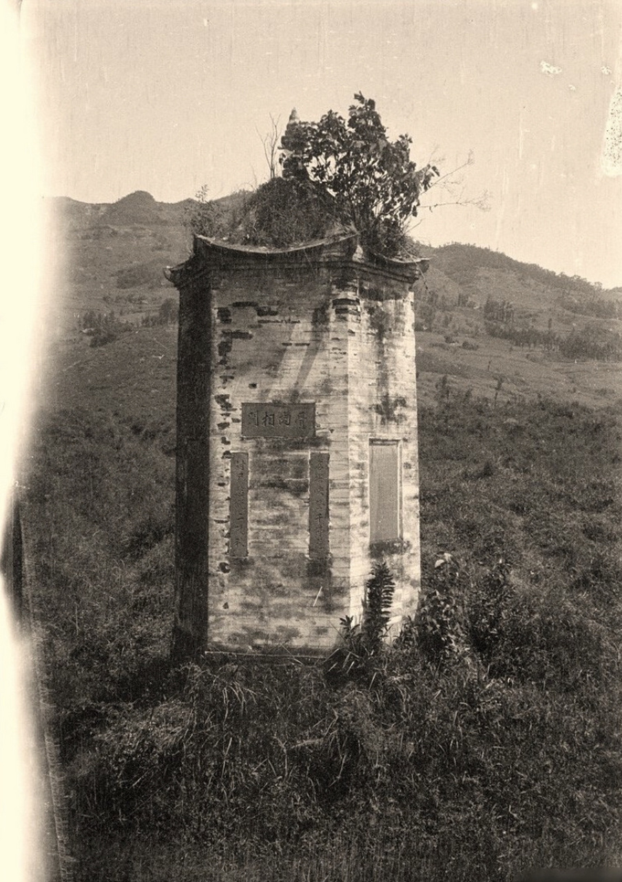 【曾经的婴儿塔,那是婴儿的噩梦】图片为1917年拍摄的四川都江堰的