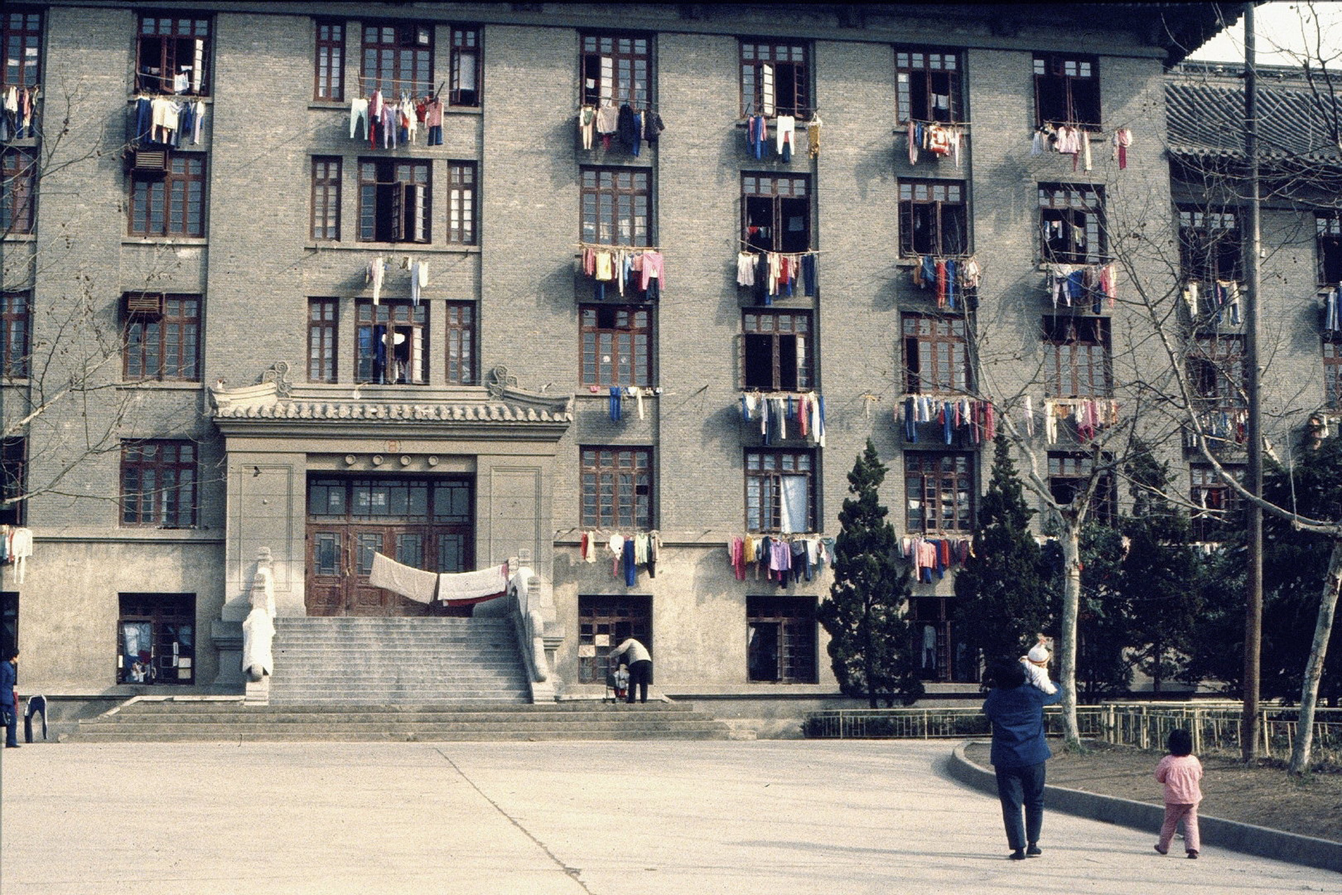 老照片:1983年,南京大学宿舍楼