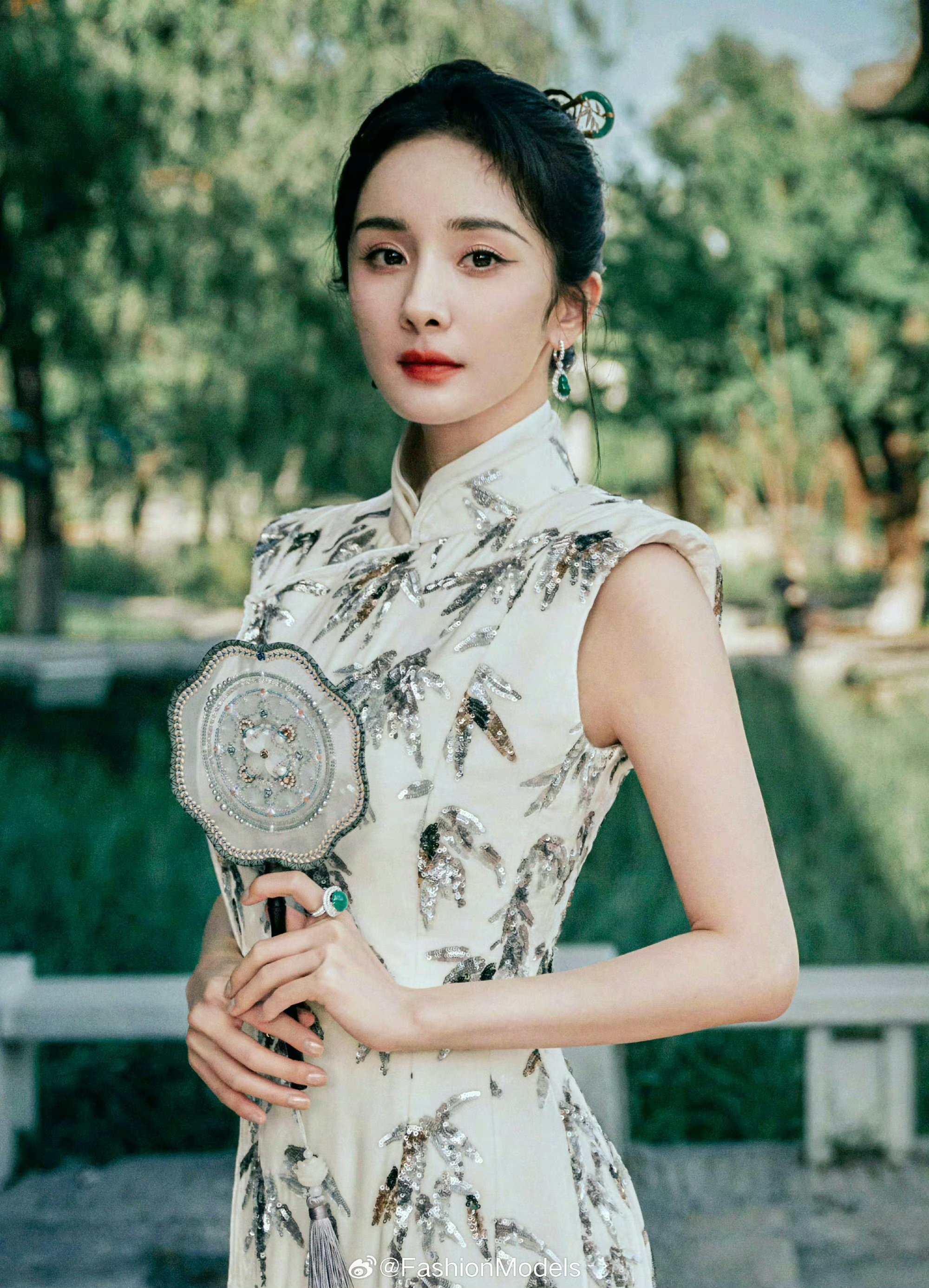杨幂# #杨幂穿旗袍好美# #2023中秋晚会#  期待杨幂《若把你》 烫甜