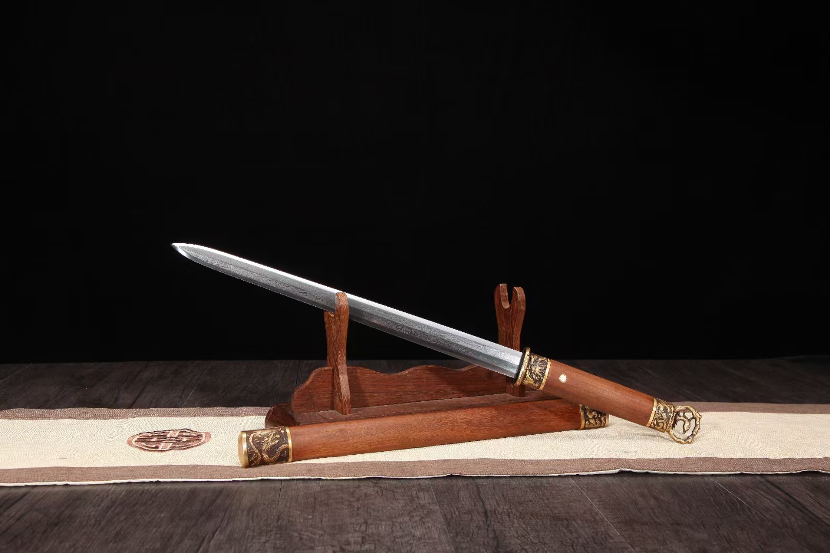 黄铜龙凤环首剑  未开刃 全长71cm 刃长45cm 柄长20cm刃宽3.3cm刃厚0.