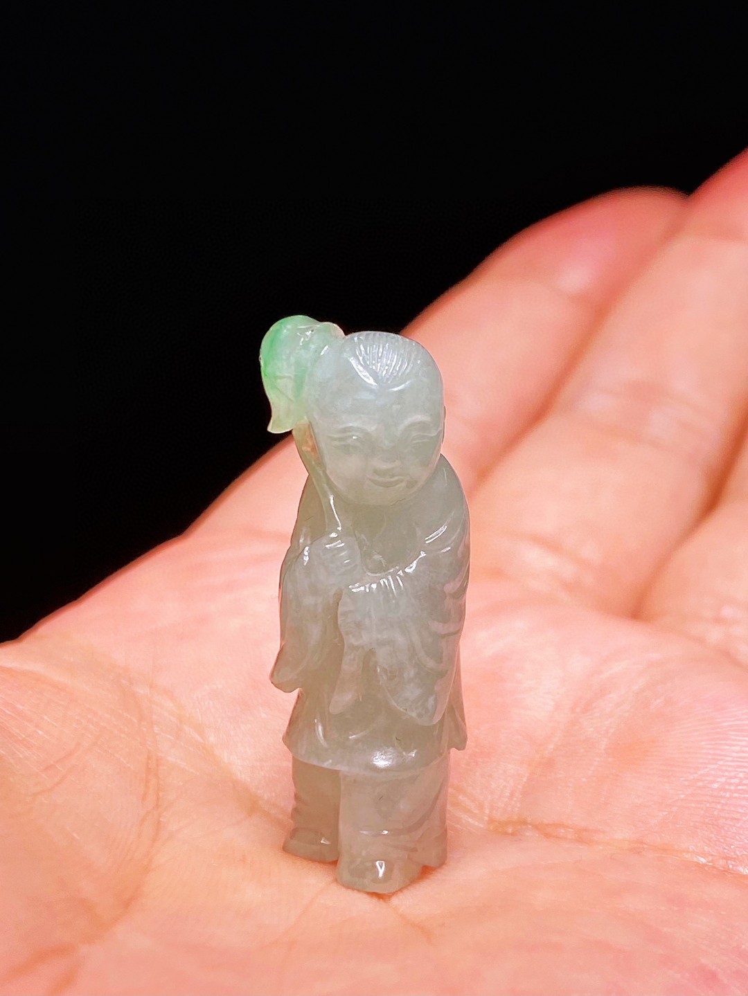 干净透亮的小古玩 冰种翡翠