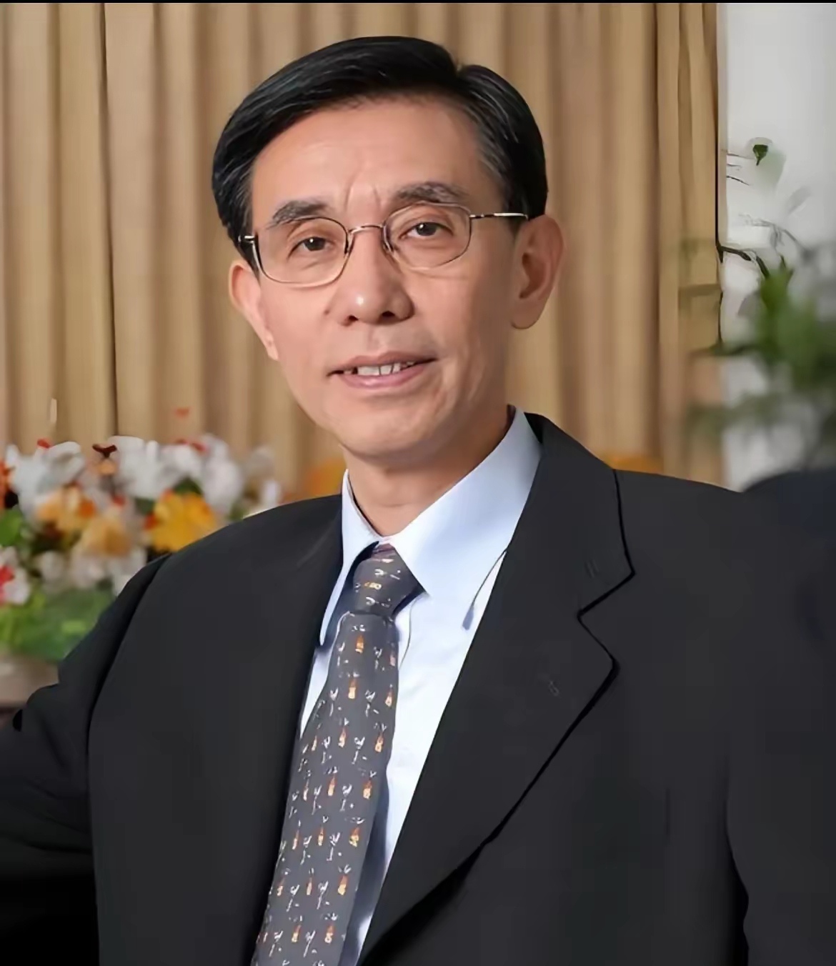 中微董事长介绍:我在美国硅谷工作了40年,主要做微观加工设备,回国是