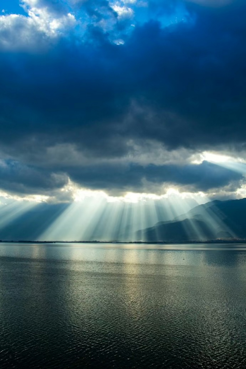 古典音乐# 西贝柳斯的交响诗《芬兰颂》,作于1899年.