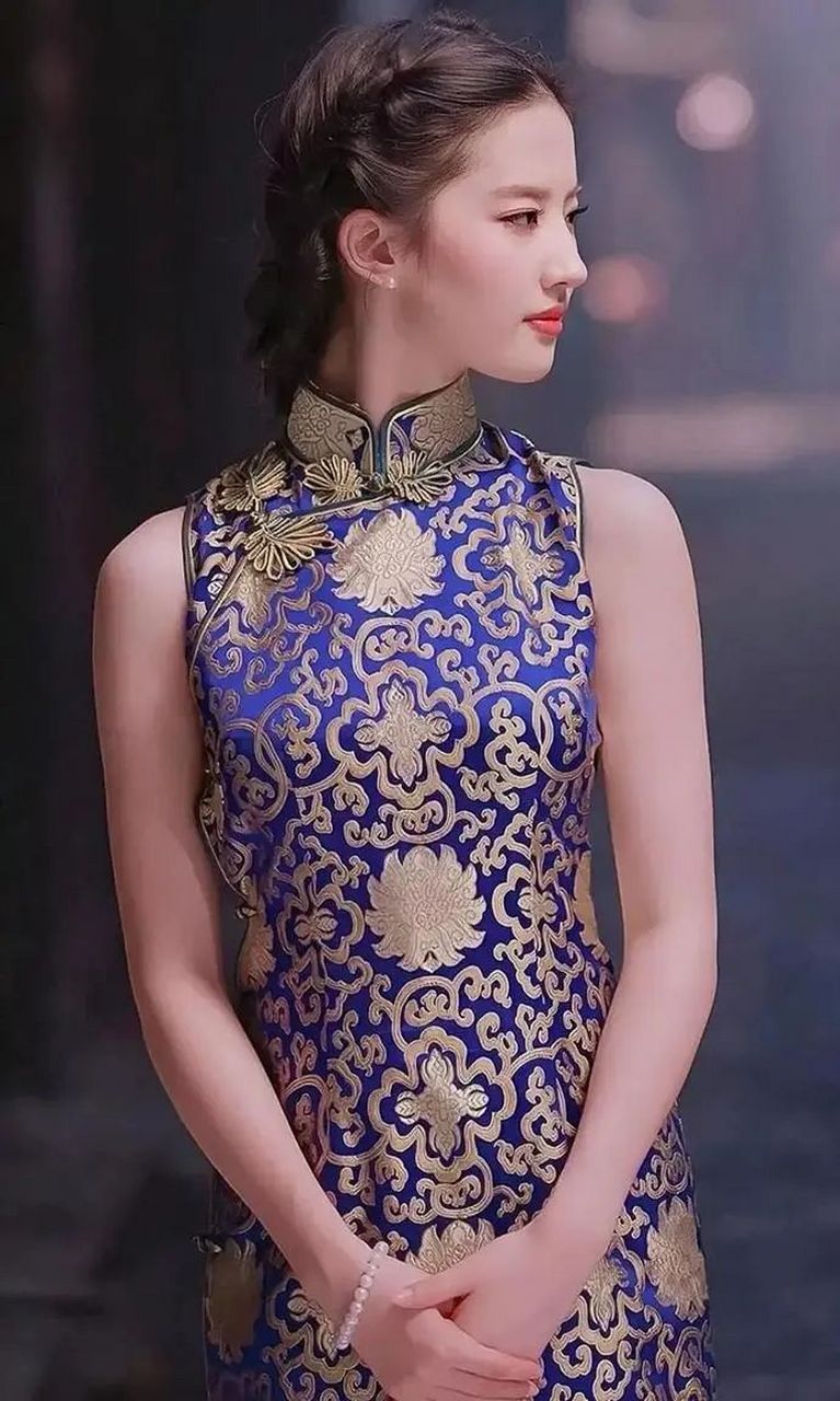 刘亦菲这一身旗袍装扮,好像千金大小姐#刘亦菲# #神仙姐姐刘亦菲