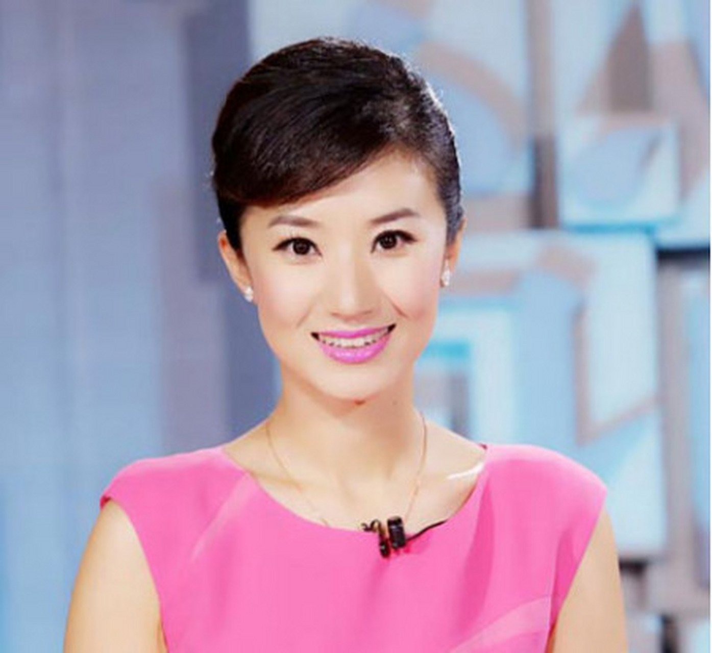 四千金红儿和央视主持人冀玉华好像