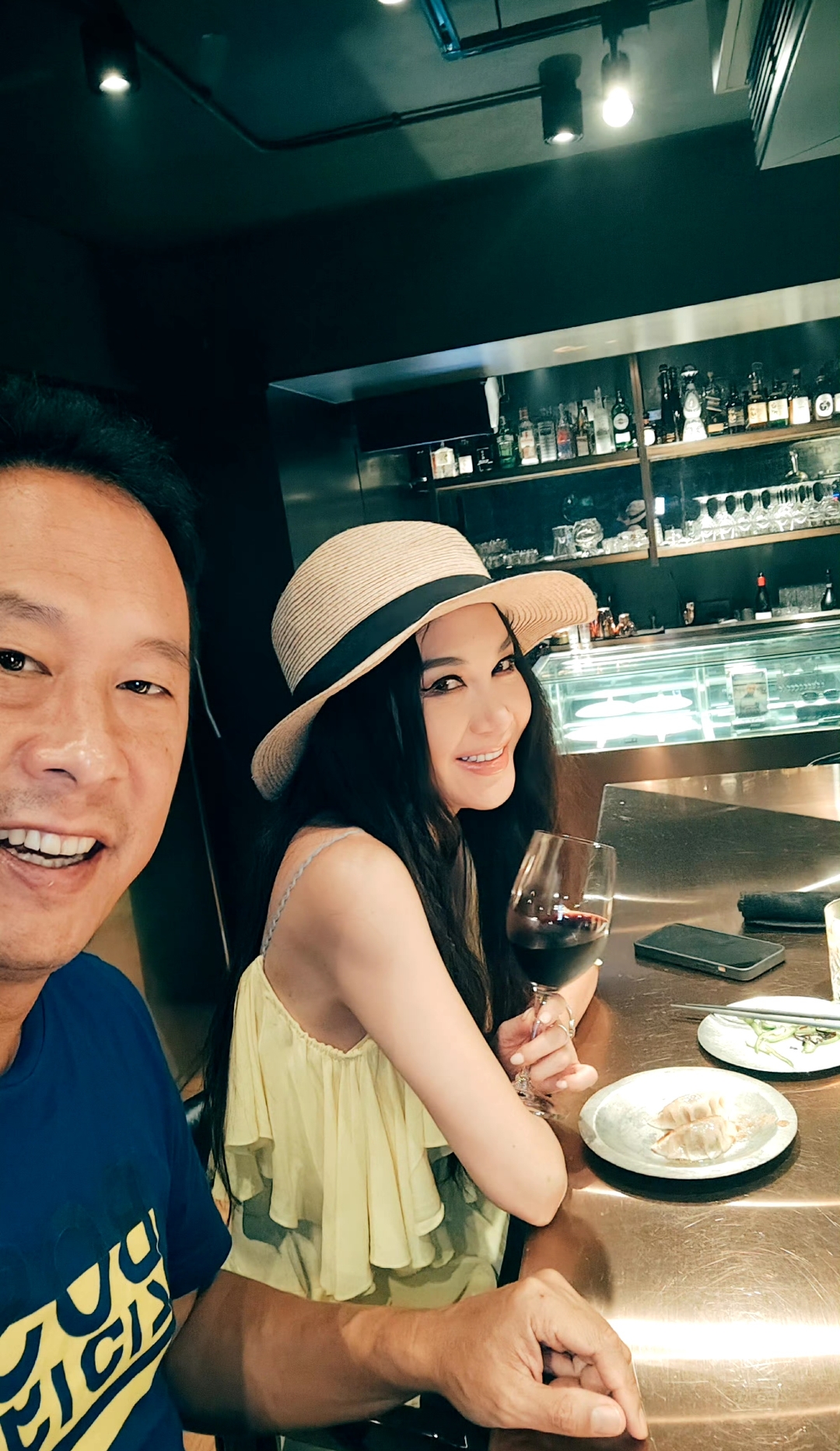 温碧霞晒全家福庆祝父亲节!