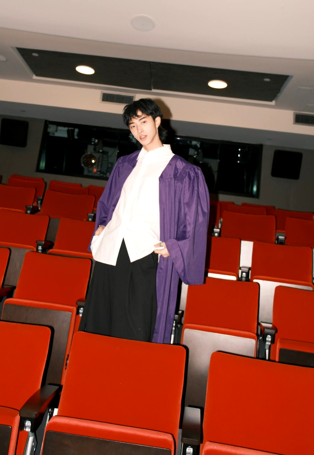 庾恩利大学毕业了,爸妈都去了纽约陪他度过毕业这个重要时刻