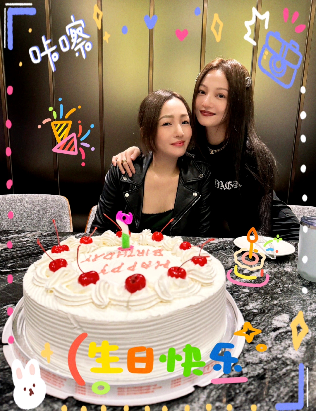 6月27日凌晨,张韶涵晒出一张与亲妹妹的合影为其庆祝生日.