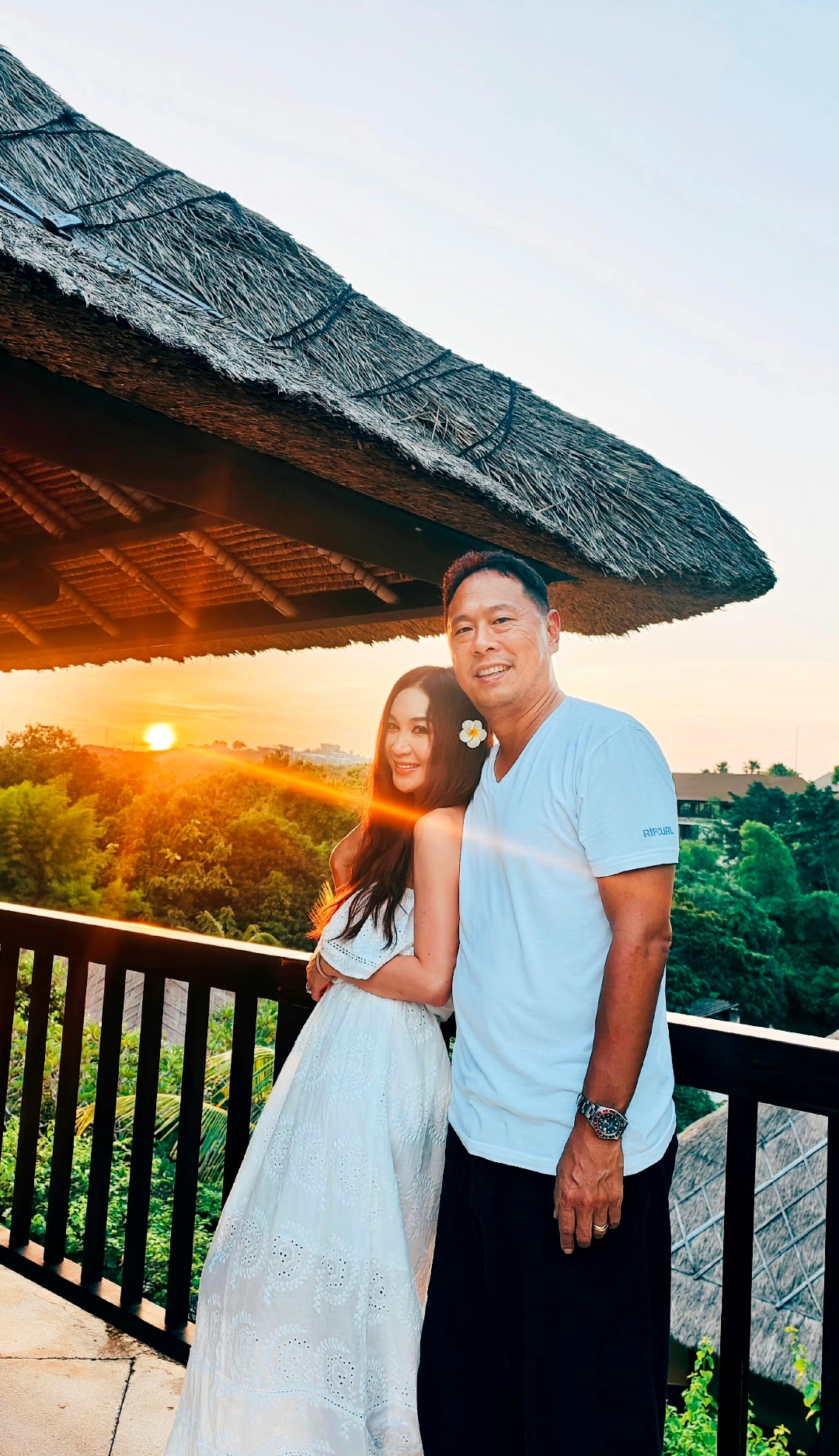 温碧霞晒全家福庆祝父亲节!