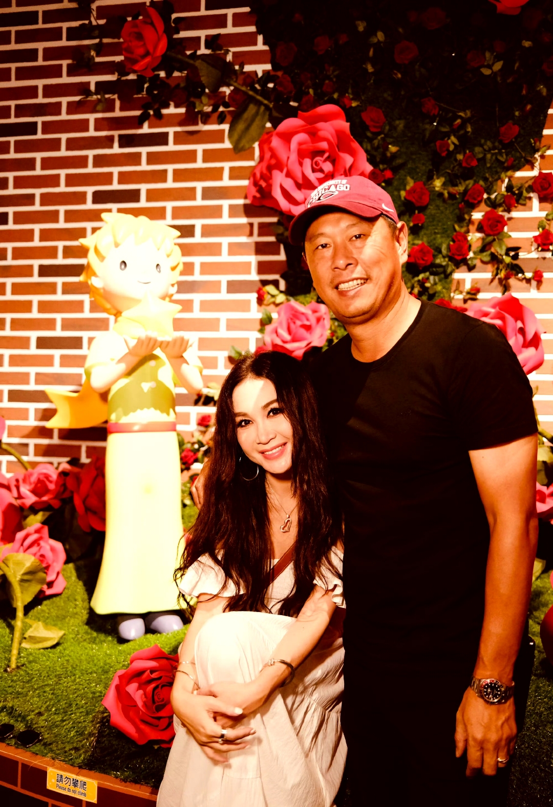 温碧霞晒全家福庆祝父亲节!