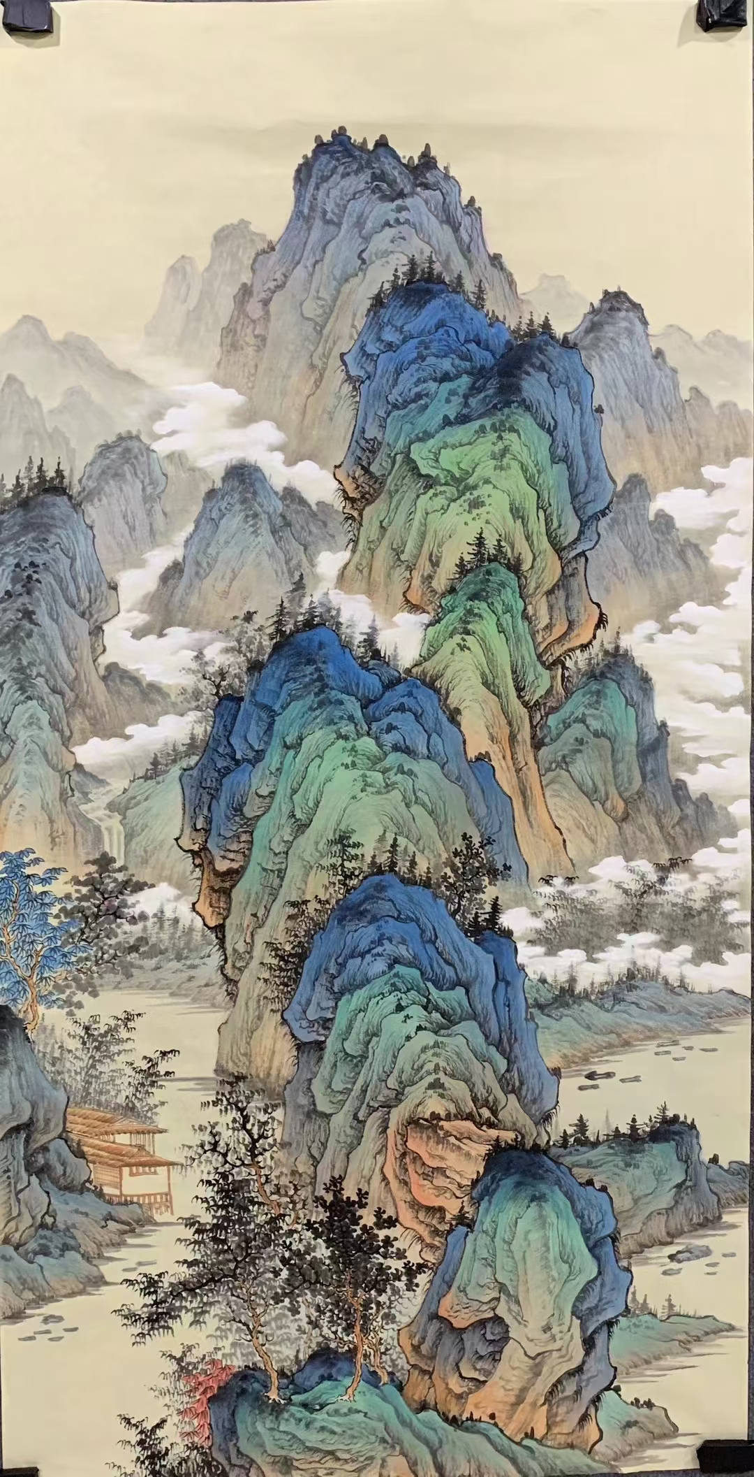 山清水秀,云雾缭绕,一幅宁静的山水画卷,尽在这幅画中.