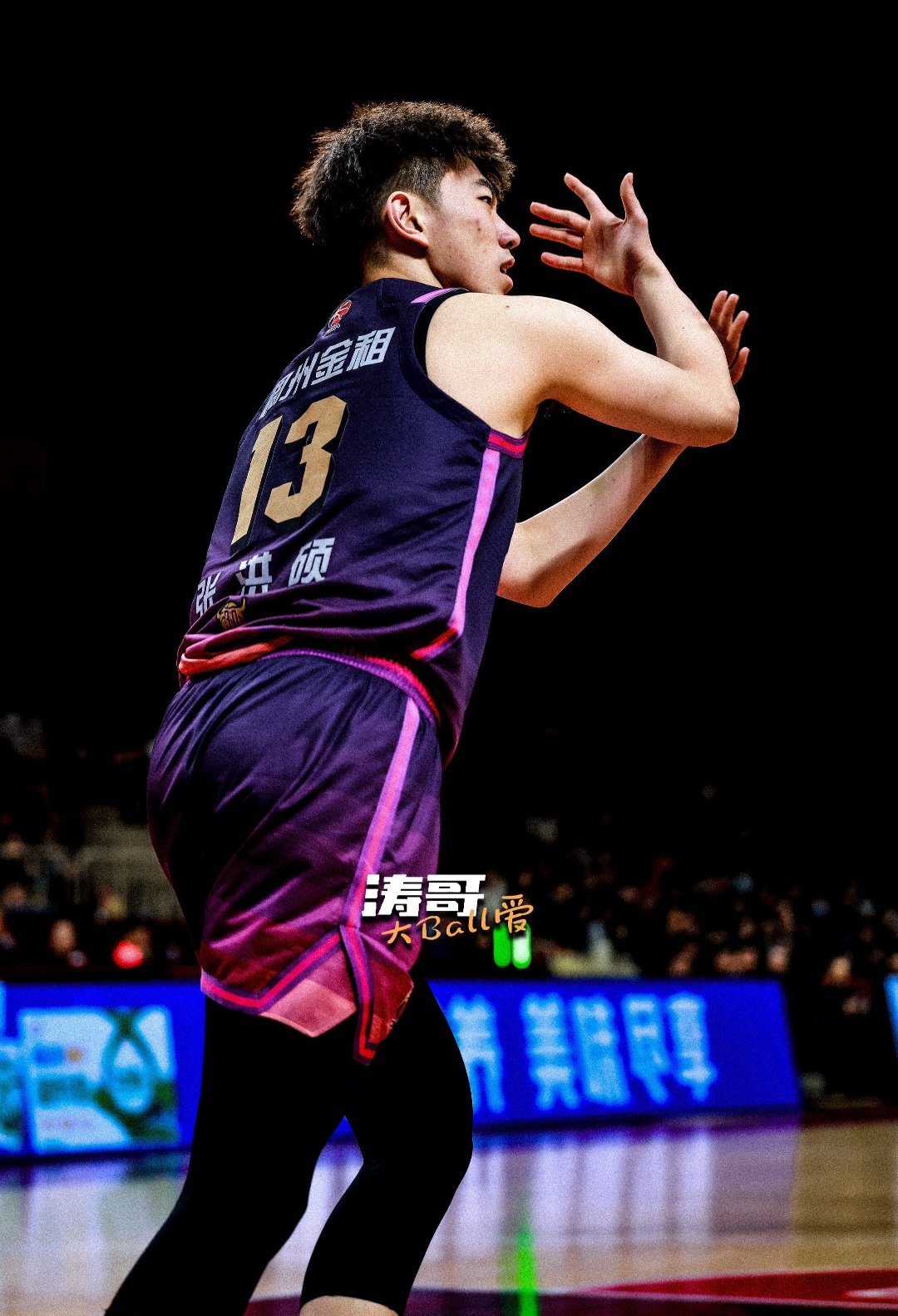 两个超级漂亮的扣篮,完美地给常规赛画上了句号!我拍的照片带你看看不