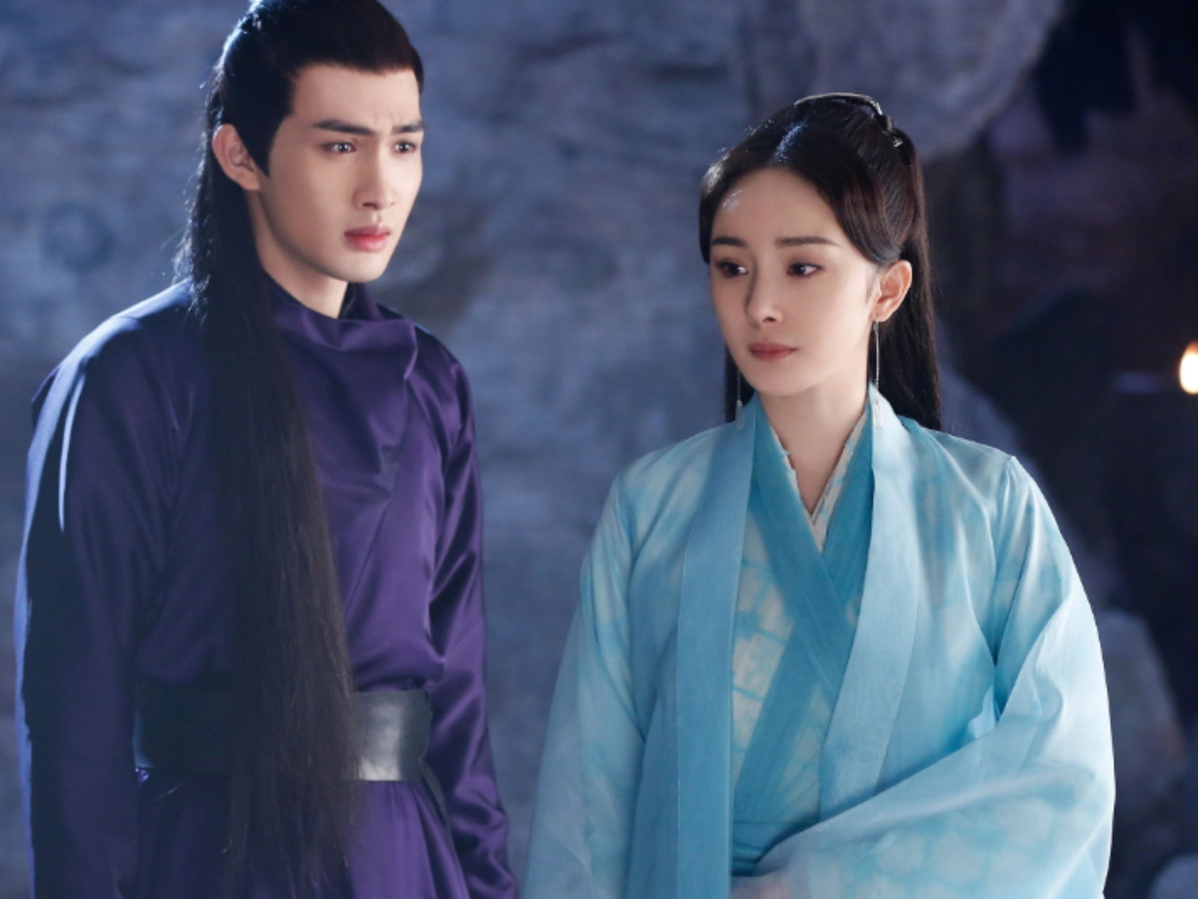 三生三世十里桃花# 接上条动态,话说离镜拿出一块玉魂,要给白浅,人