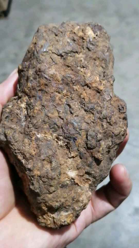 橄榄陨石原石特征图片