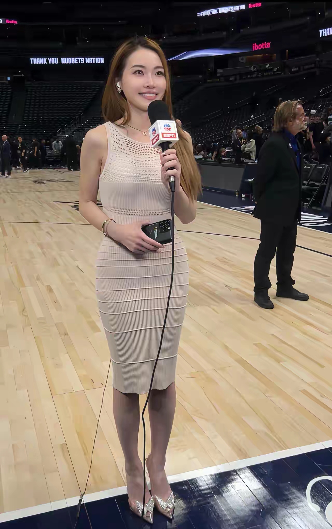 孟超,168cm身高,nba现场美女记者,为球迷们带来最及时,最精彩的报道