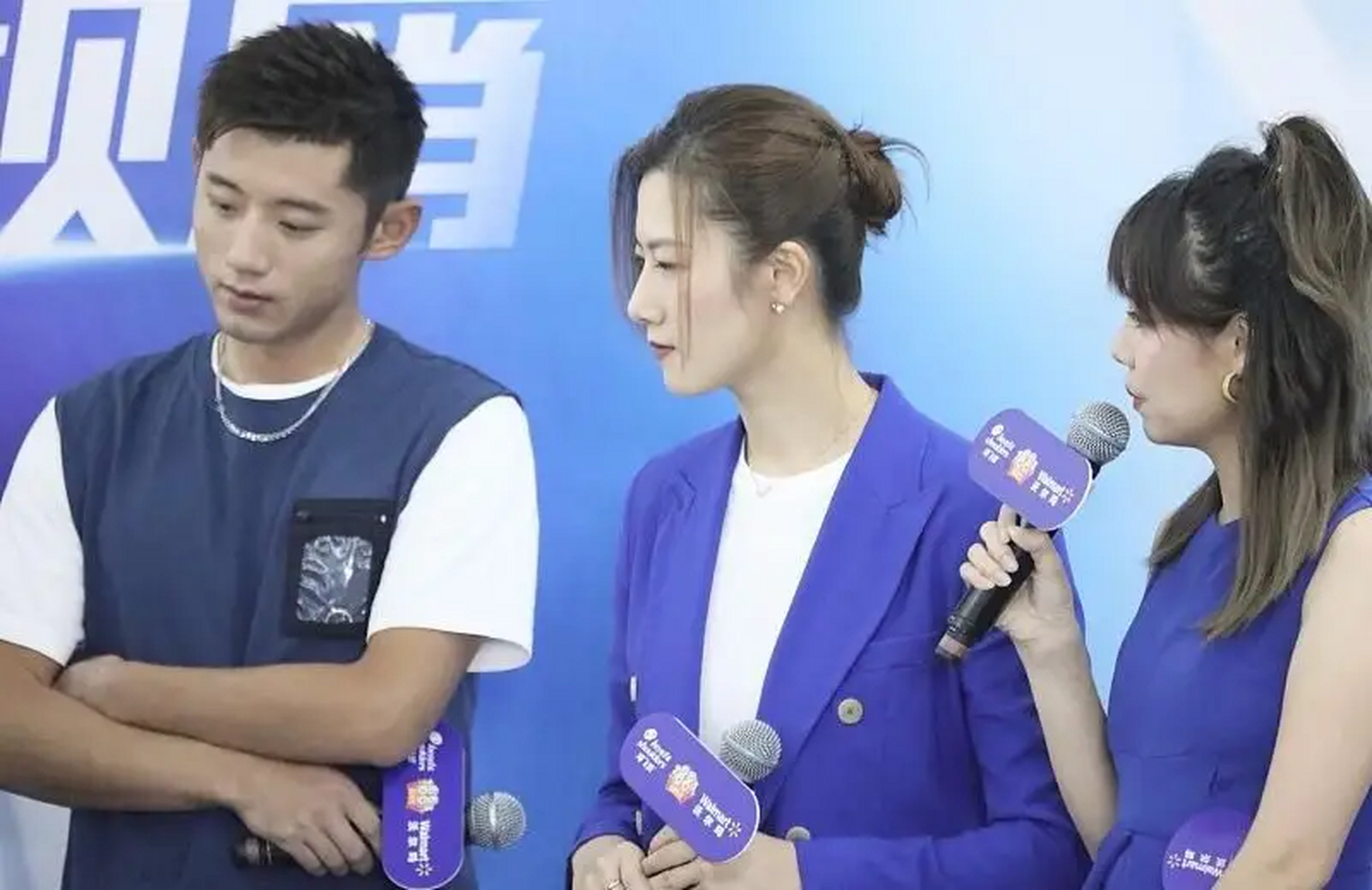 张继科和丁宁同框亮相某活动 张继科和丁宁同框亮相某活动,两个人都是