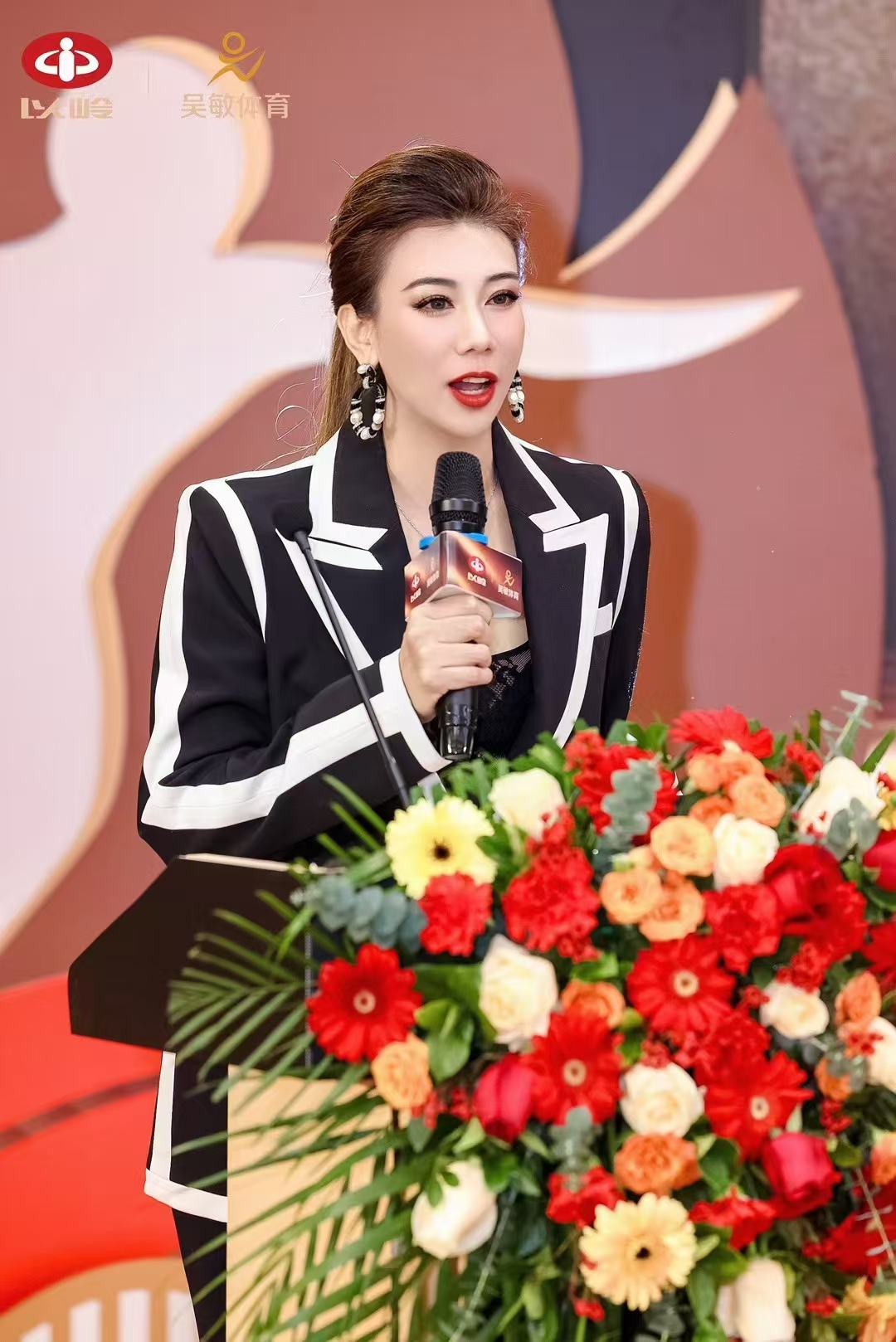 马拉松世界冠军吴敏现状:靠自己经商,今开上百万豪车,身材也好 奥运