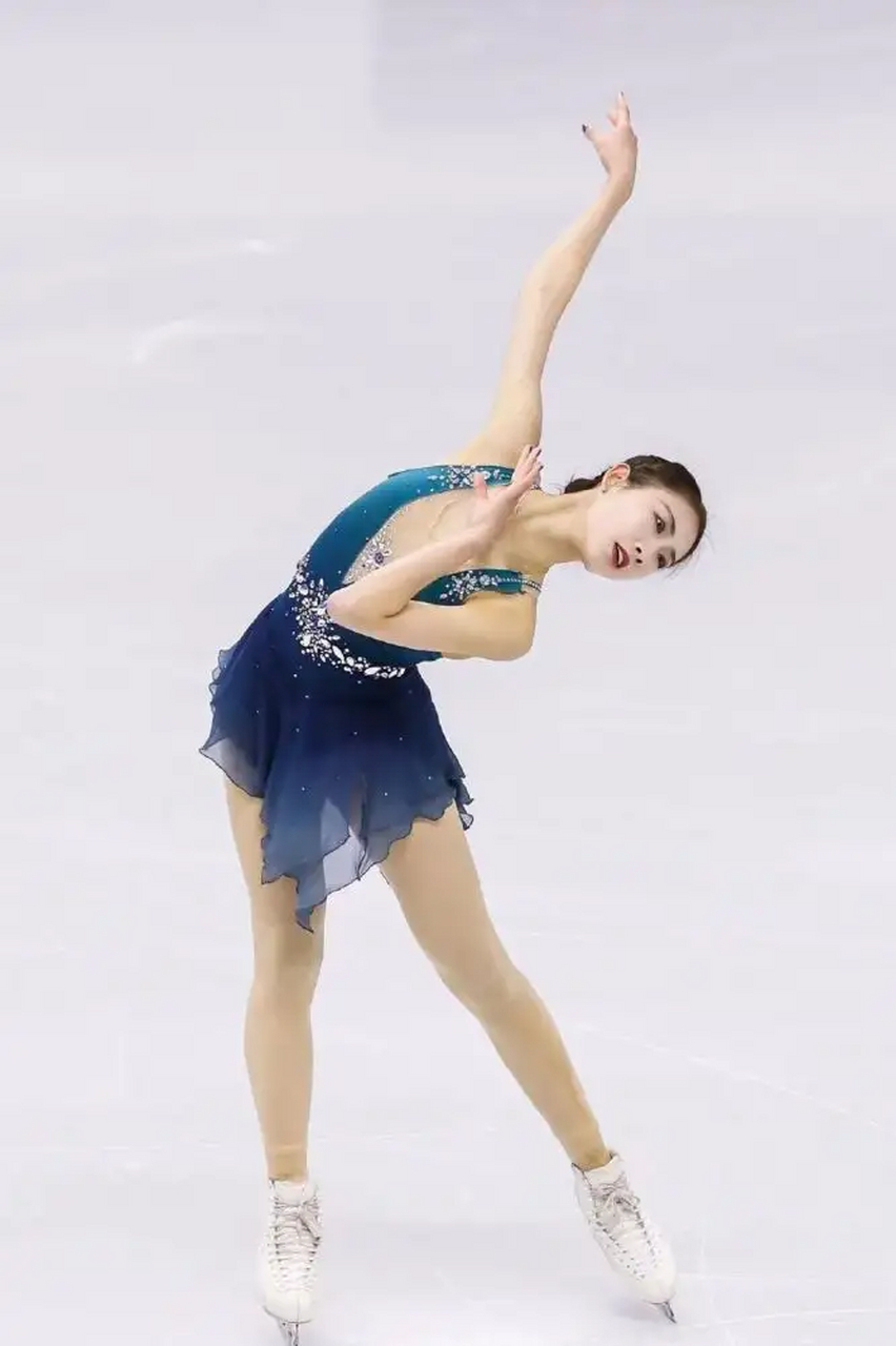 花样女神陈虹伊太美了 18岁的陈虹伊是中国花样滑冰的新晋女神,从早期