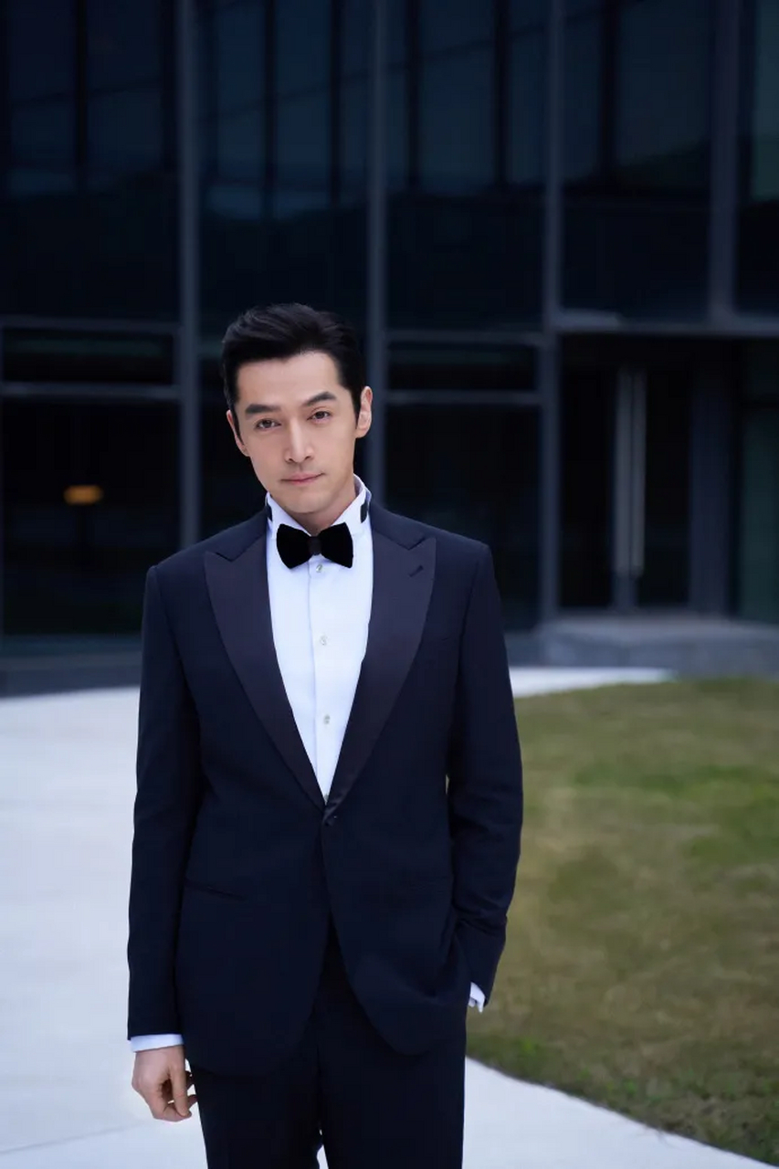 猴胡歌这也太帅了吧,虽然已经结婚,但是胡歌的气质在娱乐圈真的是无人