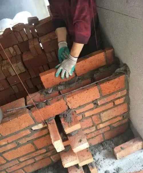 建议大家农村建房不要用425水泥,425水泥一般不用于砌墙抹灰贴砖,因为