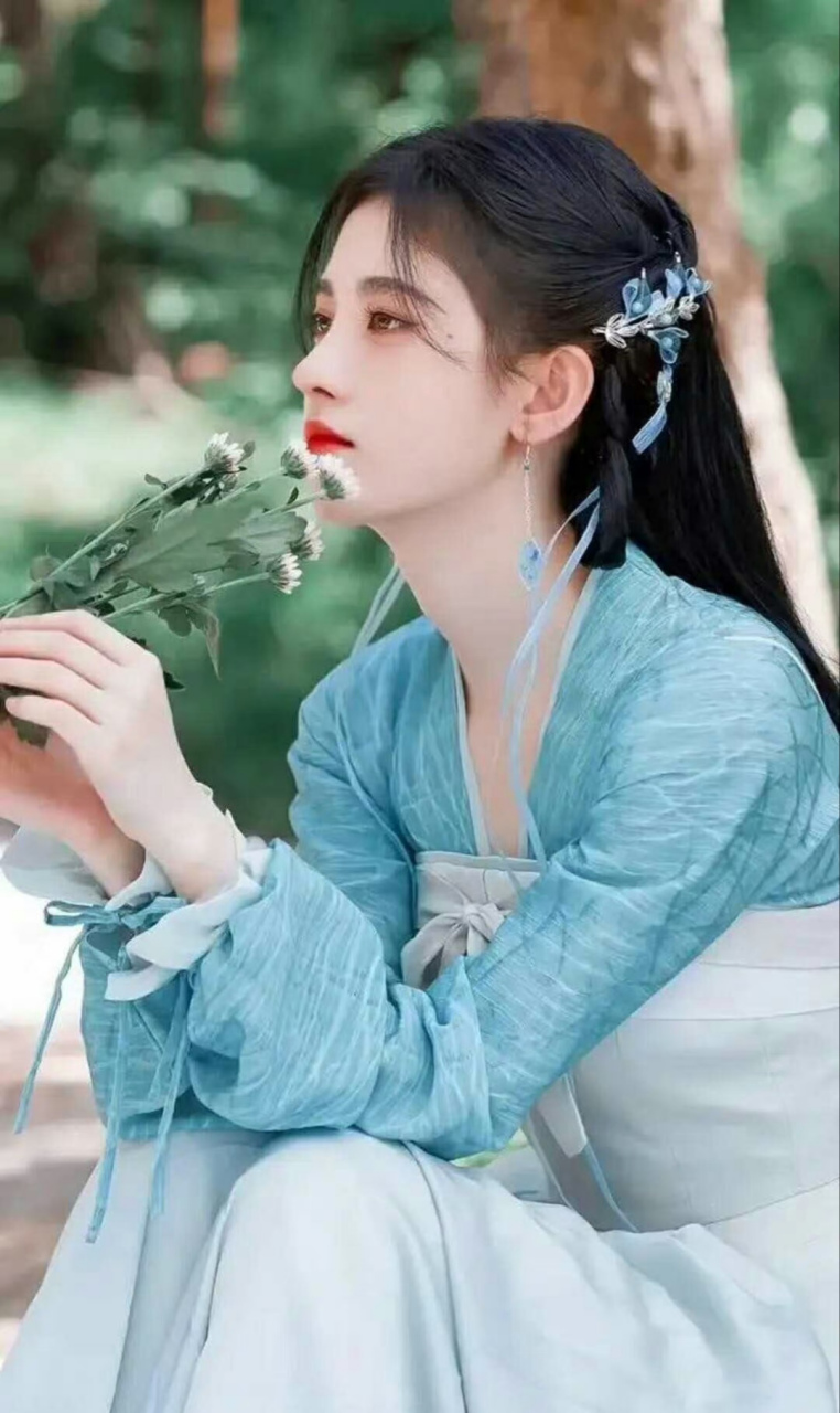 鞠婧祎,赵露思,田曦薇等古装甜妹你喜欢谁#古装美女# #女明星古装造型