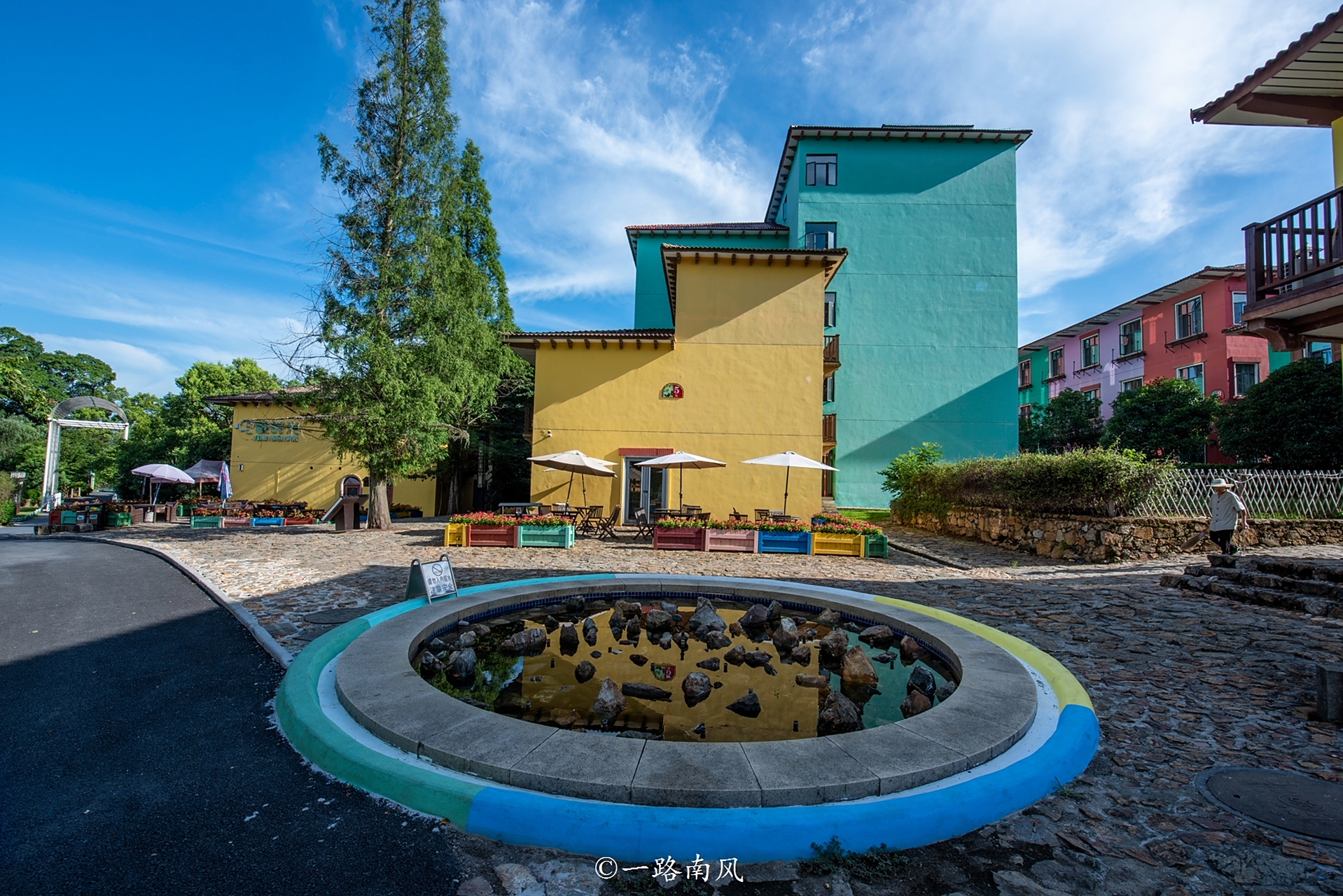 彩色村是新余市仙女湖区的自然村,由旧村改造而成,具有浓郁的欧洲