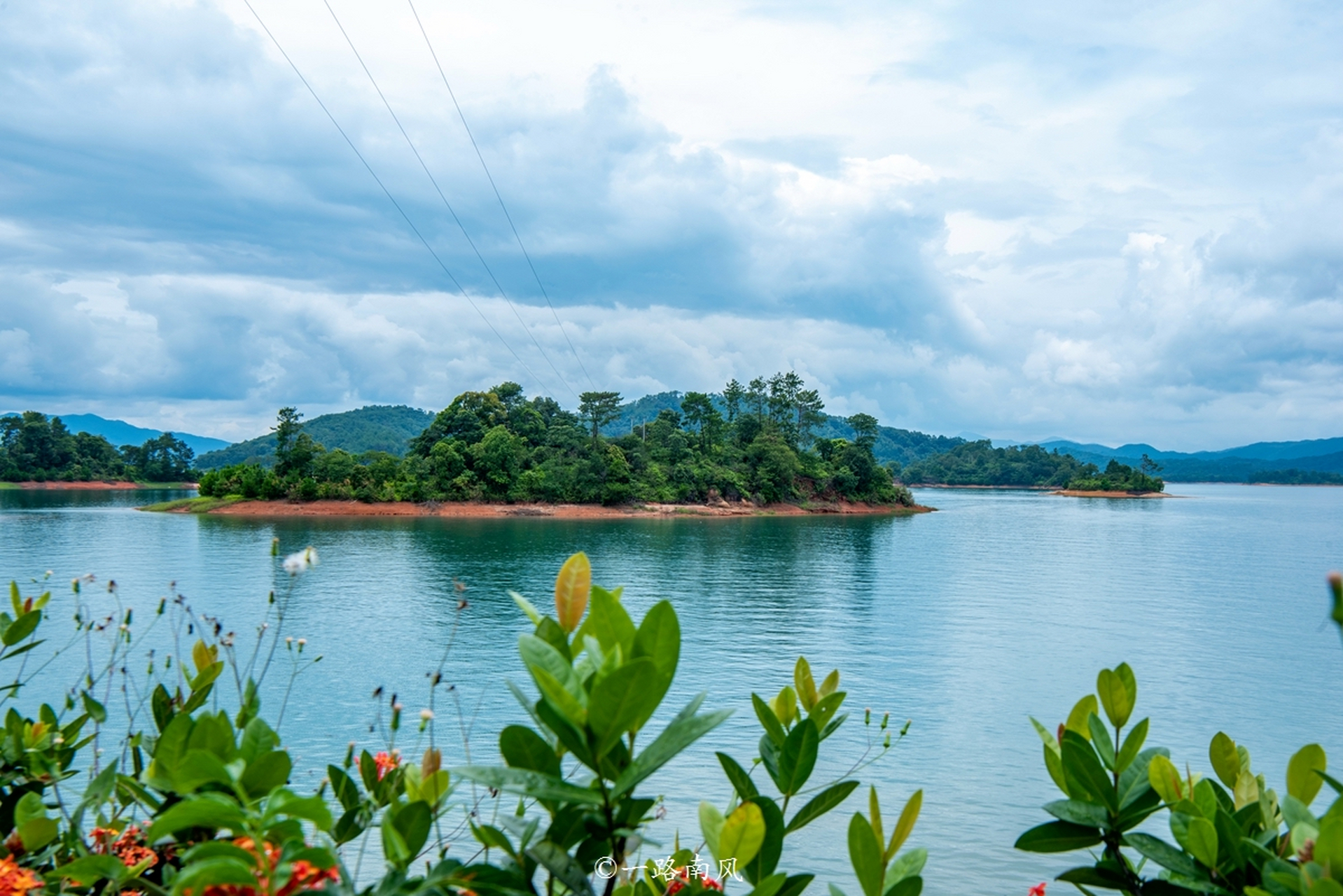 河源万绿湖,华南最大的人工湖,颜值不输杭州千岛湖,照片美到可以当