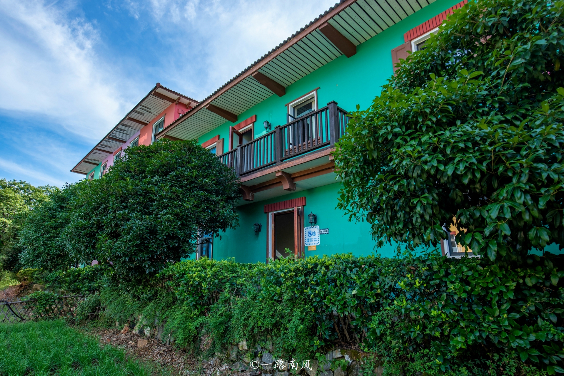 彩色村是新余市仙女湖区的自然村,由旧村改造而成,具有浓郁的欧洲