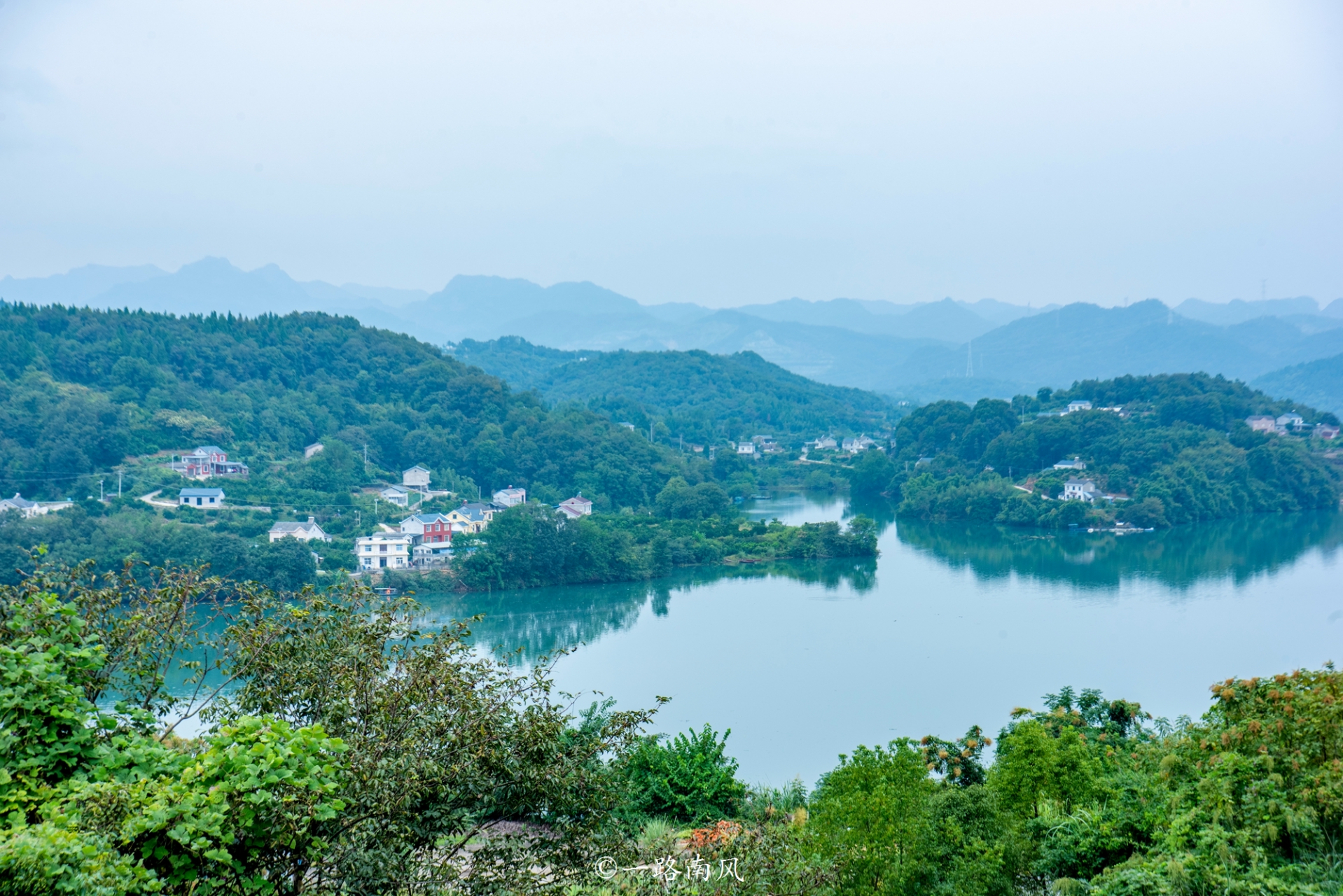 从宜昌市区到宜都市青林休闲旅游区,车程不到一个小时.