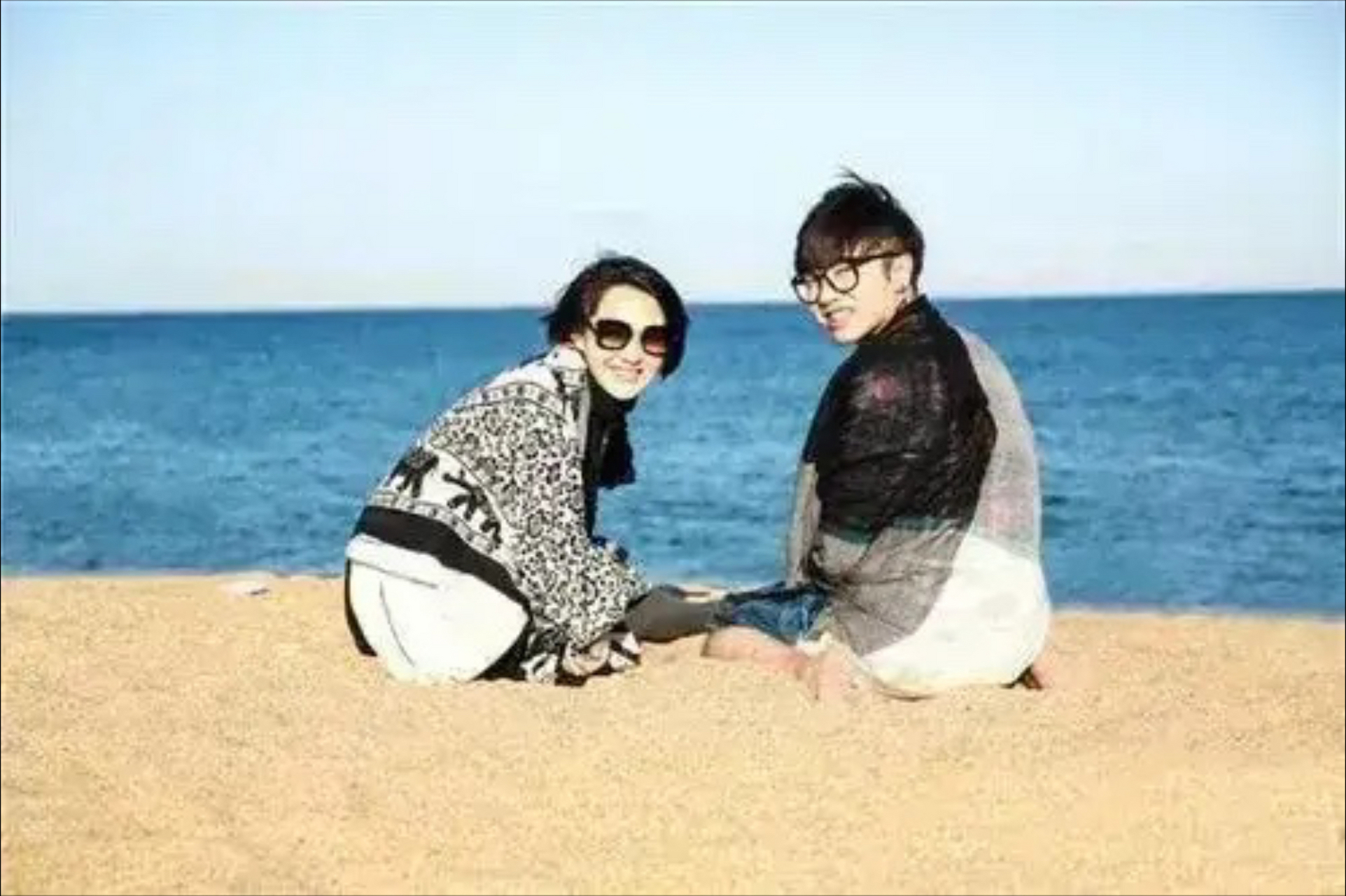 33岁歌手华晨宇与54岁的演员许晴公开宣布了两人的"恋情"!