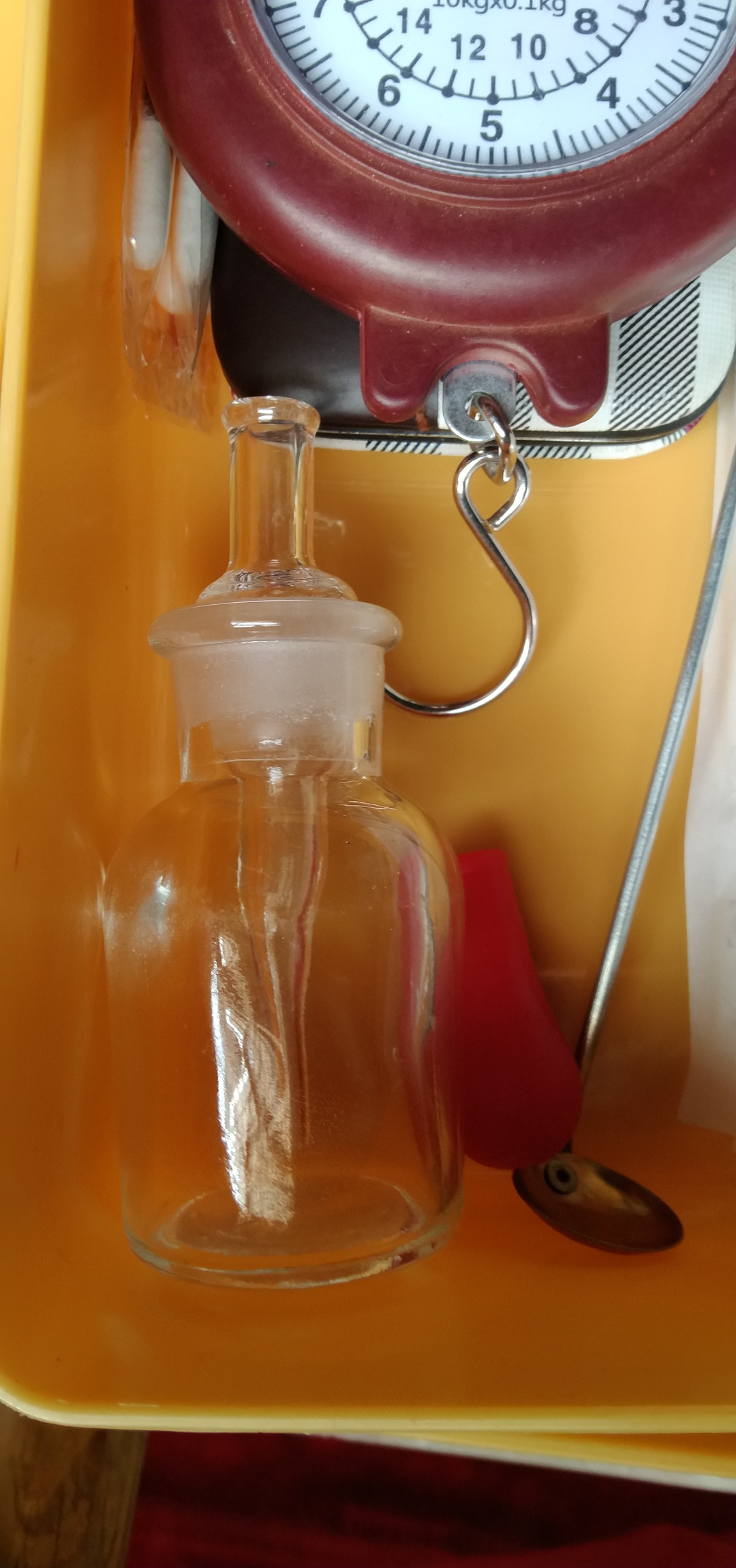 滴瓶用于盛放液体胶头滴管可吸取和滴加少量液体,滴瓶上的滴管与滴瓶