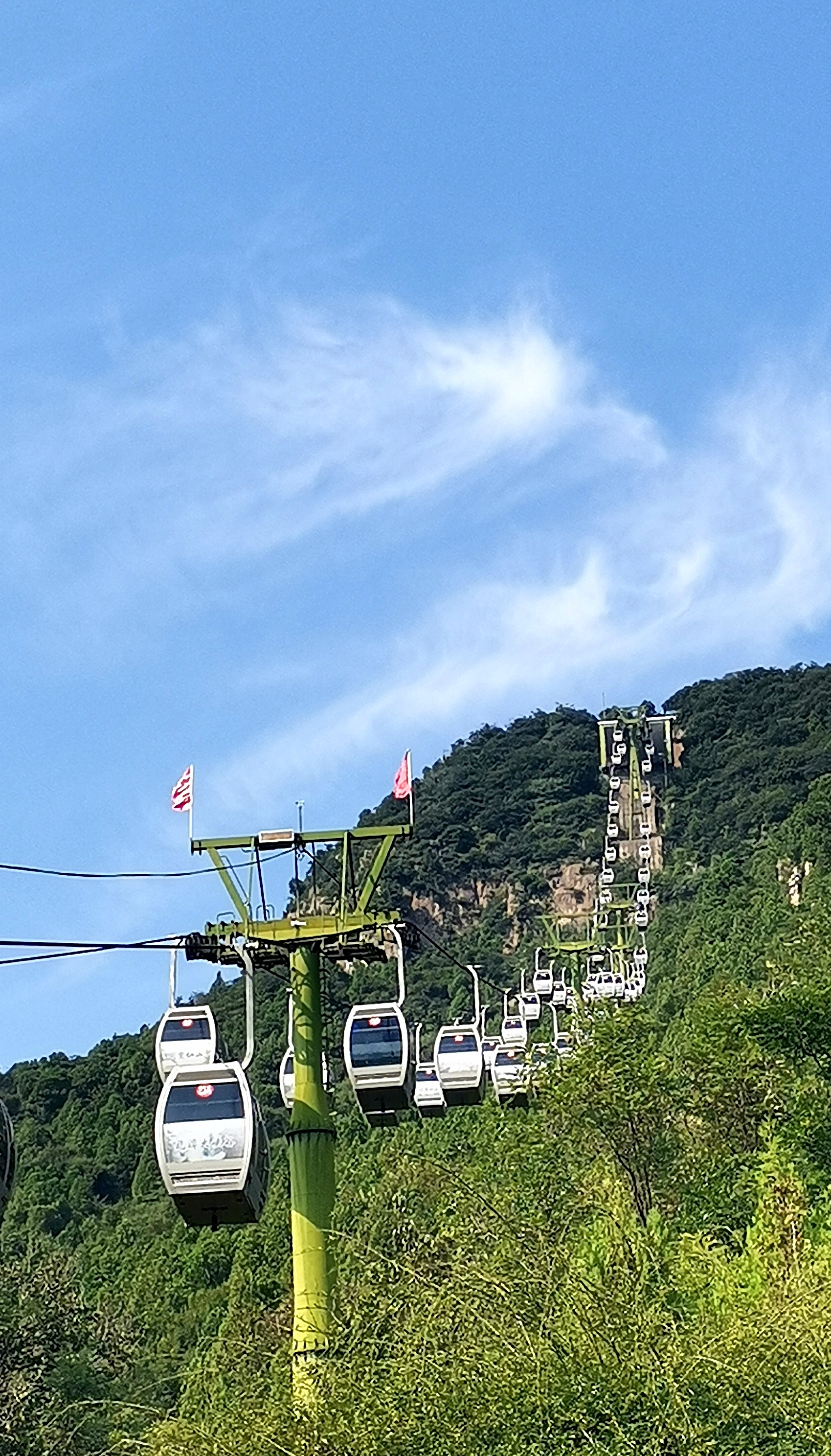地点:河南省洛阳市新安县石井镇,海拔800多米的荆紫仙山山顶.