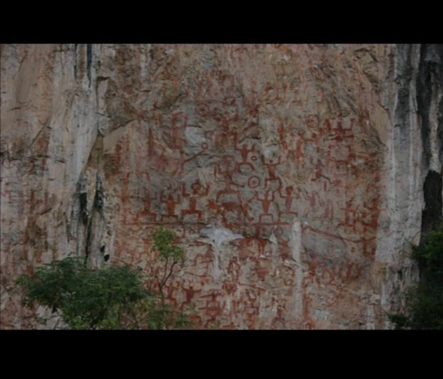"我朱孔阳"  我朱孔阳.发现于广西左江流域的岩画,距今两千多年以上.