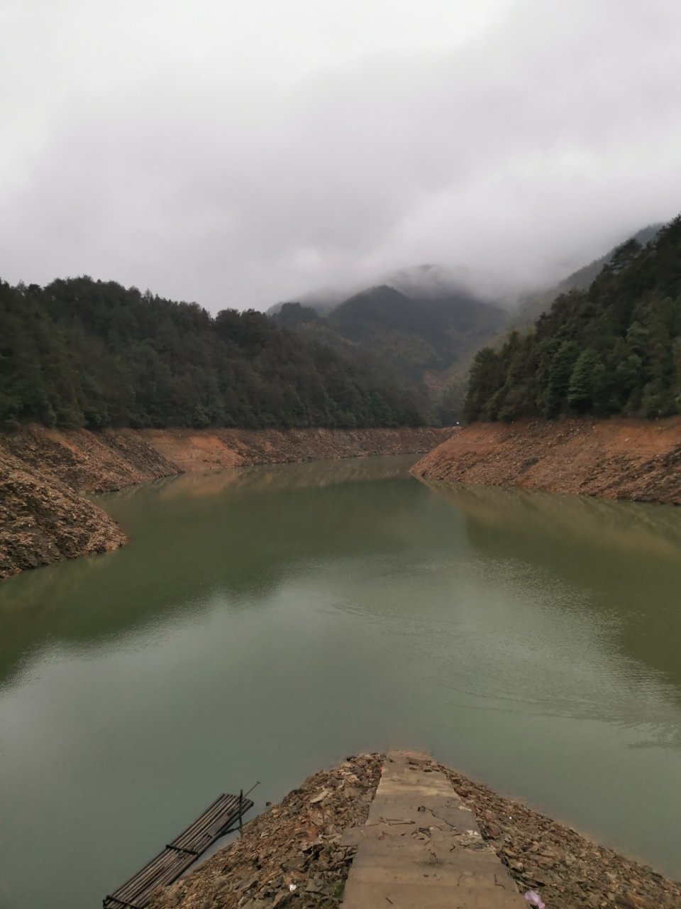 重新出發是為了忘記過去,切斷過去,一切重新開始.