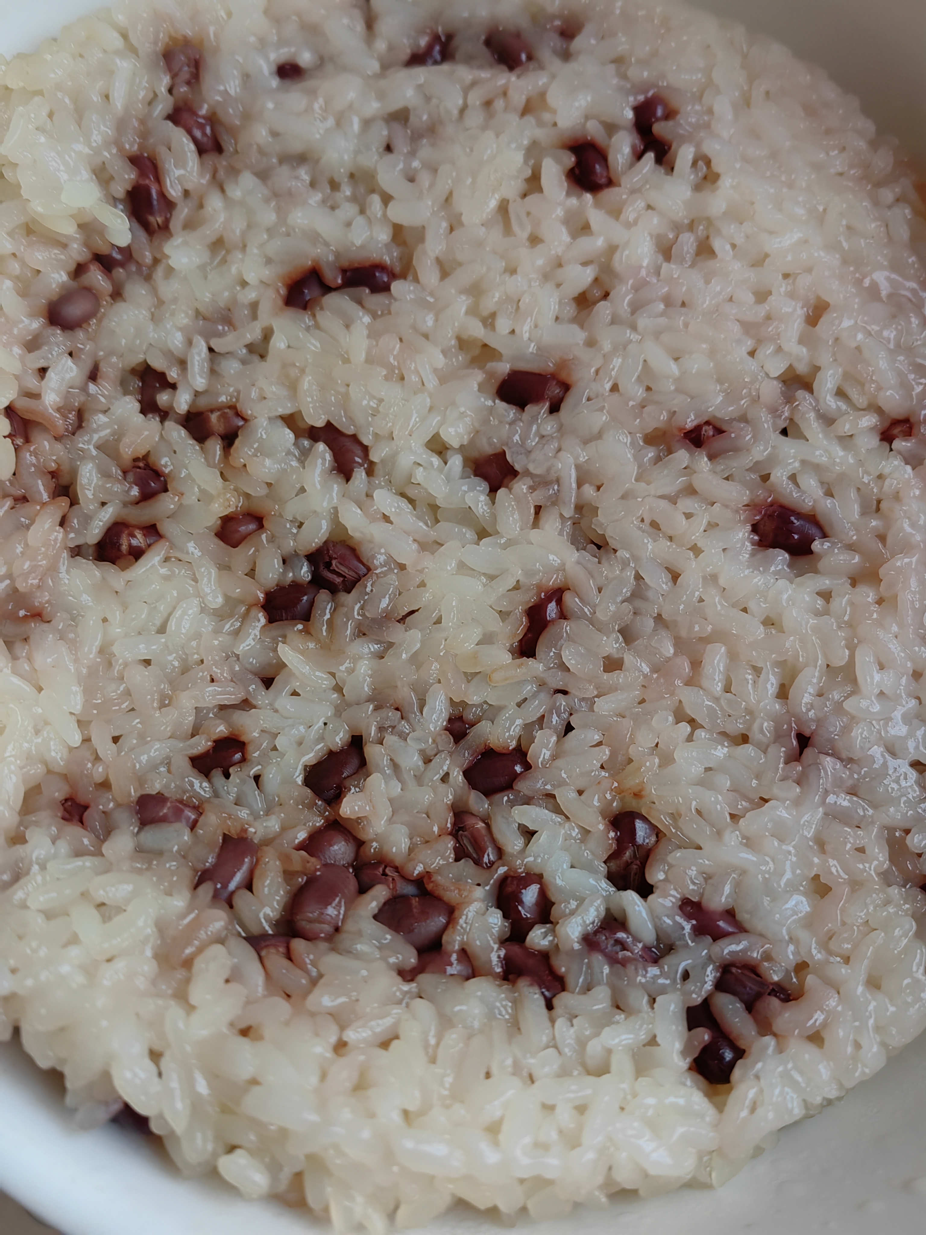 饭 把泡了一晚上的糯米和红豆蒸熟 准备六样爱吃的甜品:红枣枸杞桂圆