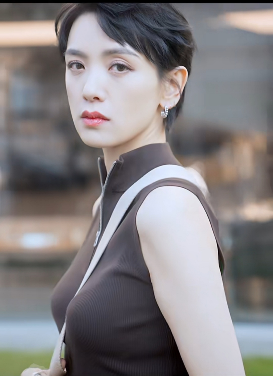 刘凯威女友李晓峰 晓峰就是纯天然的美,很有自己的特色,越了解就越