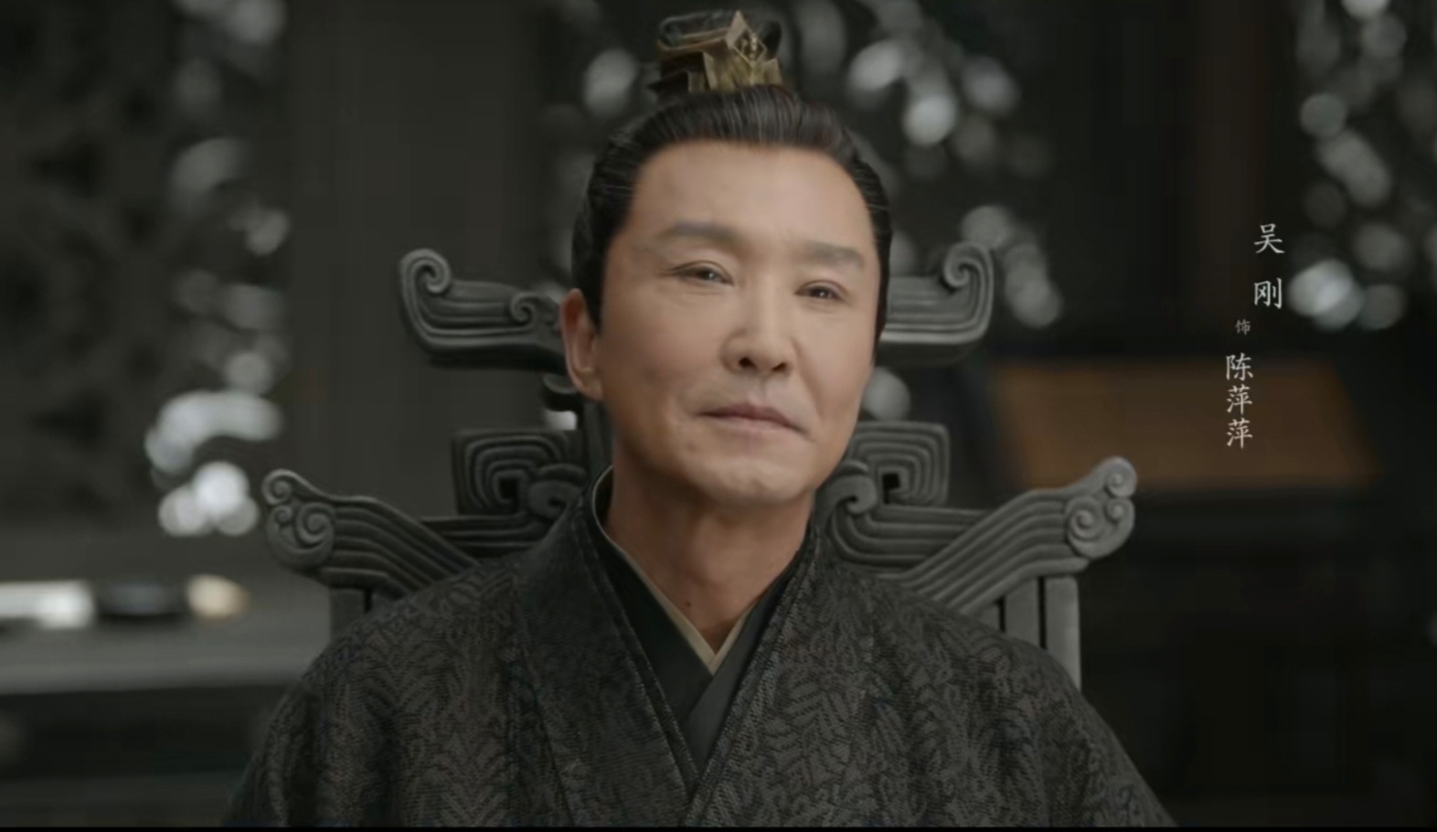 我休息状态:谁放假在家还做造型啊,洗把脸已经是人类本能完成的动作了
