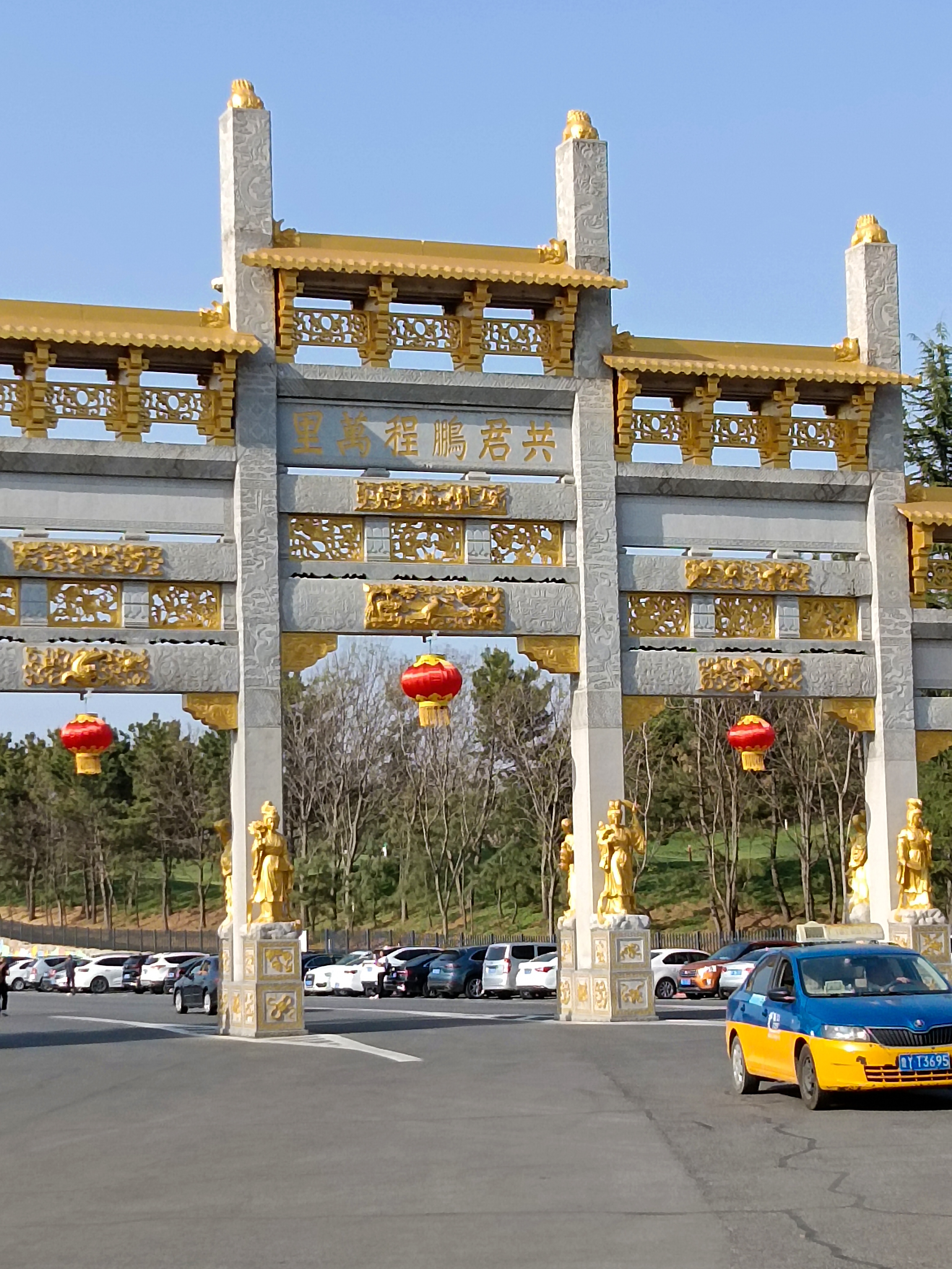 南山大佛位于山东省烟台市龙口市南山旅游区的南山大佛,高38.