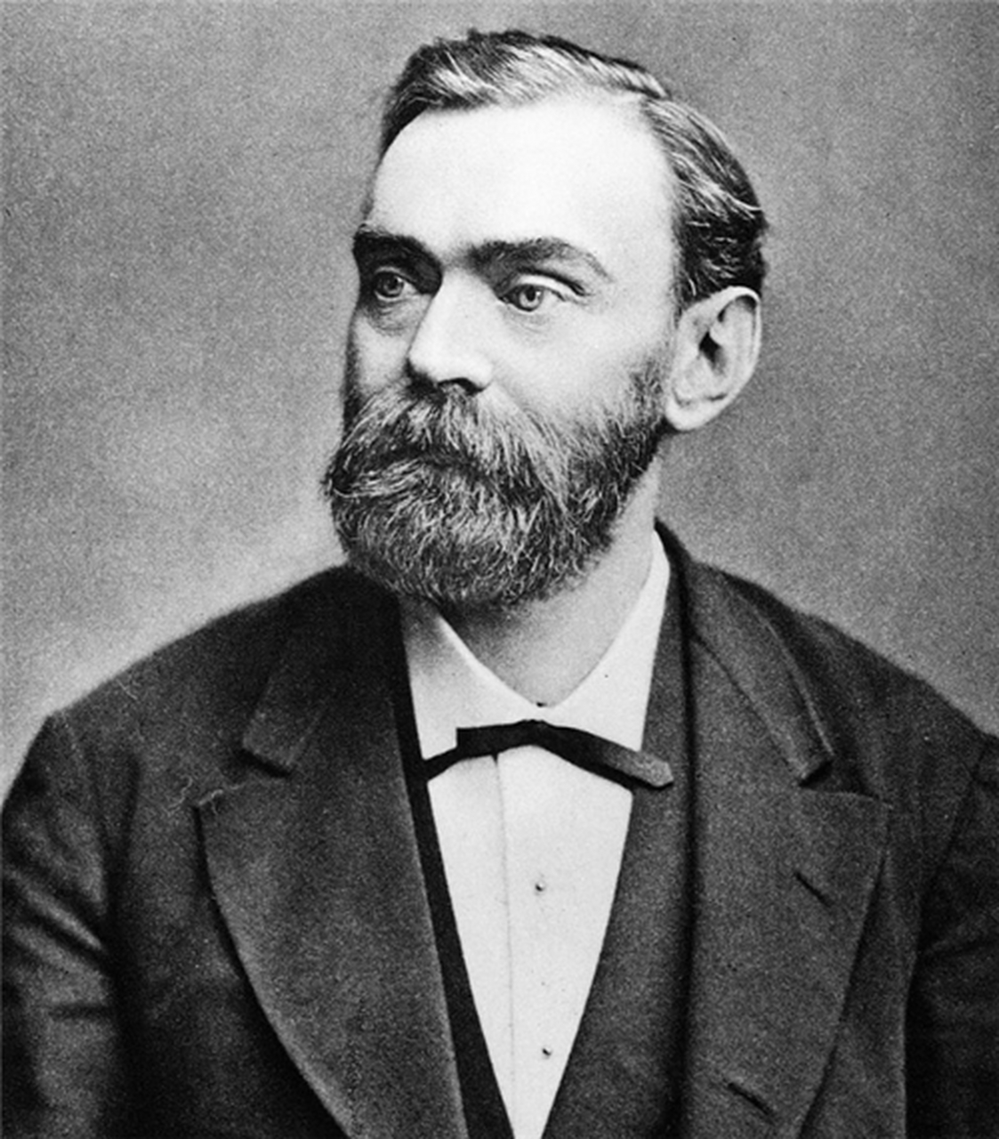 幽默故事分享:妙讽狂妄者 波尔森在研究古希腊文学