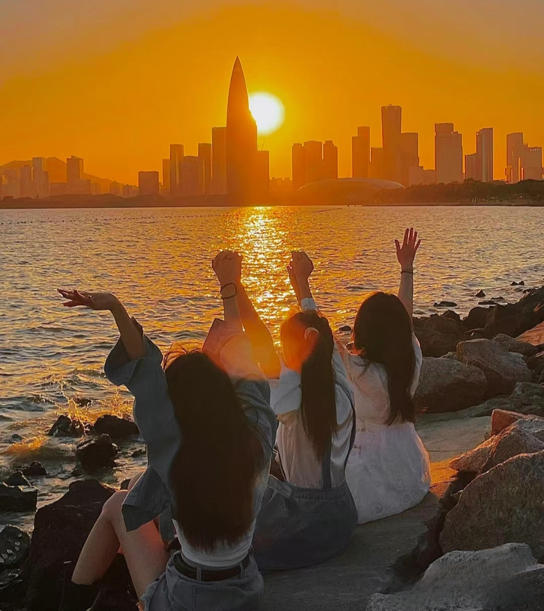 夕阳无限好,我们拍个照,纪念这美好时光!