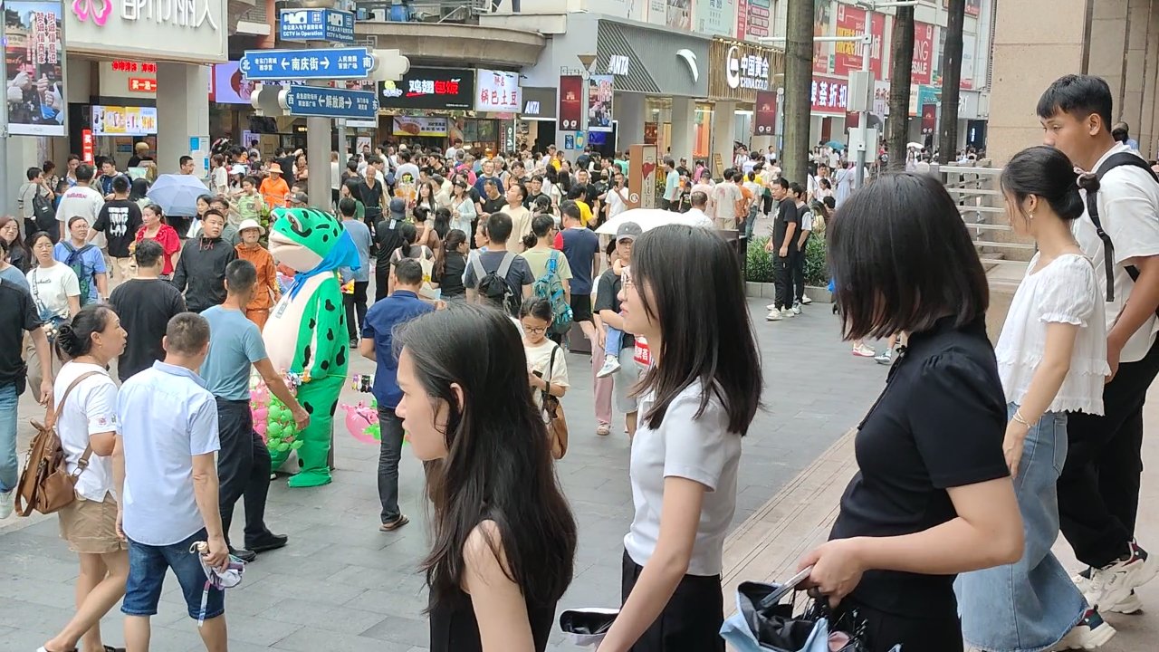 深圳女强人流浪街头图片