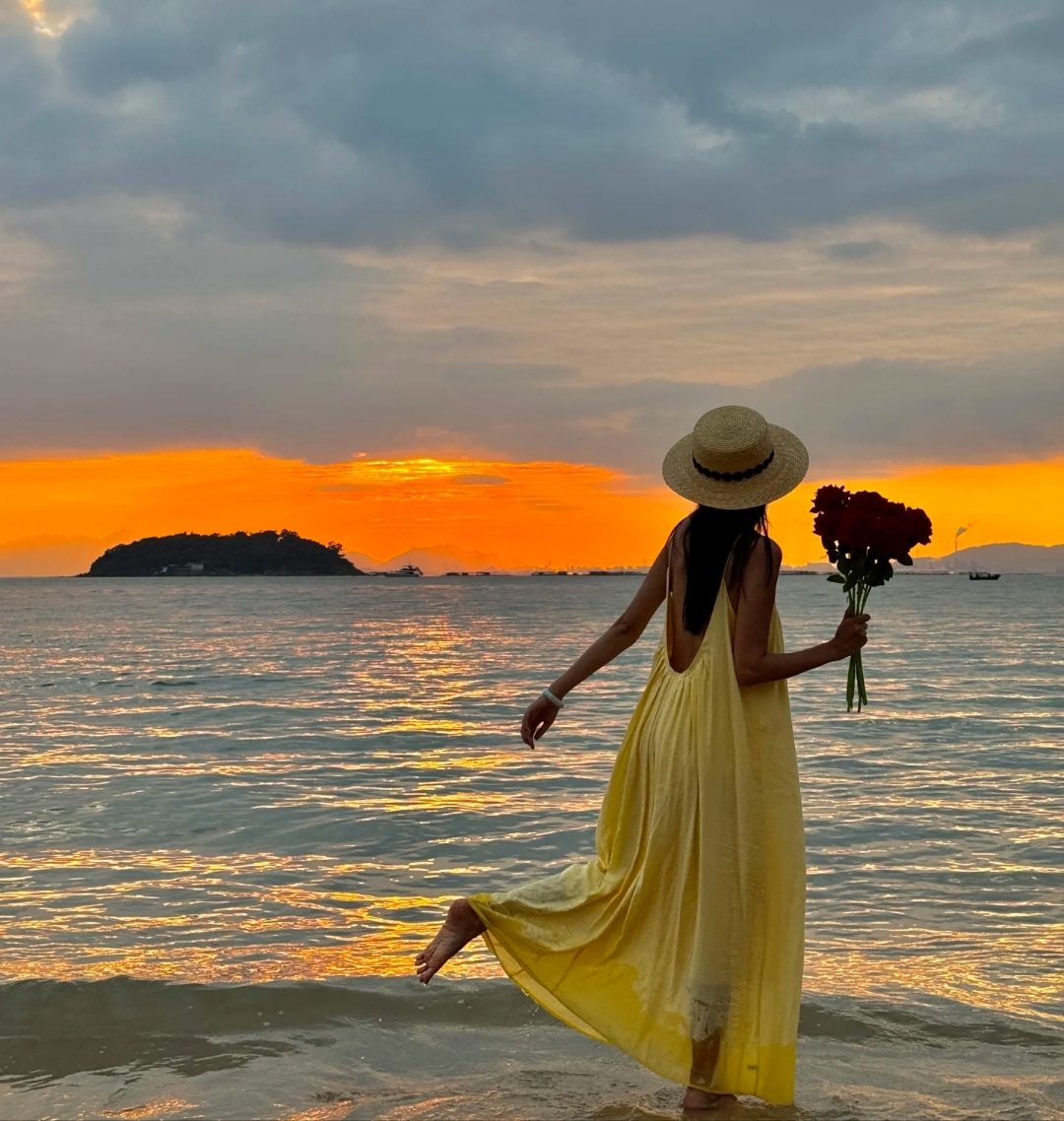 金秋不宅家# 深圳西涌海滩夕阳下的海边漫步,海风