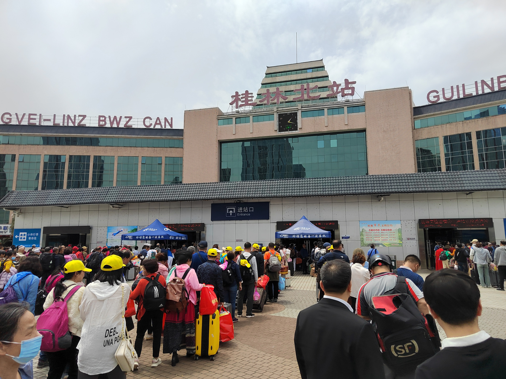 今天,桂林北站 疫情之后,第一次见到如此拥挤人流
