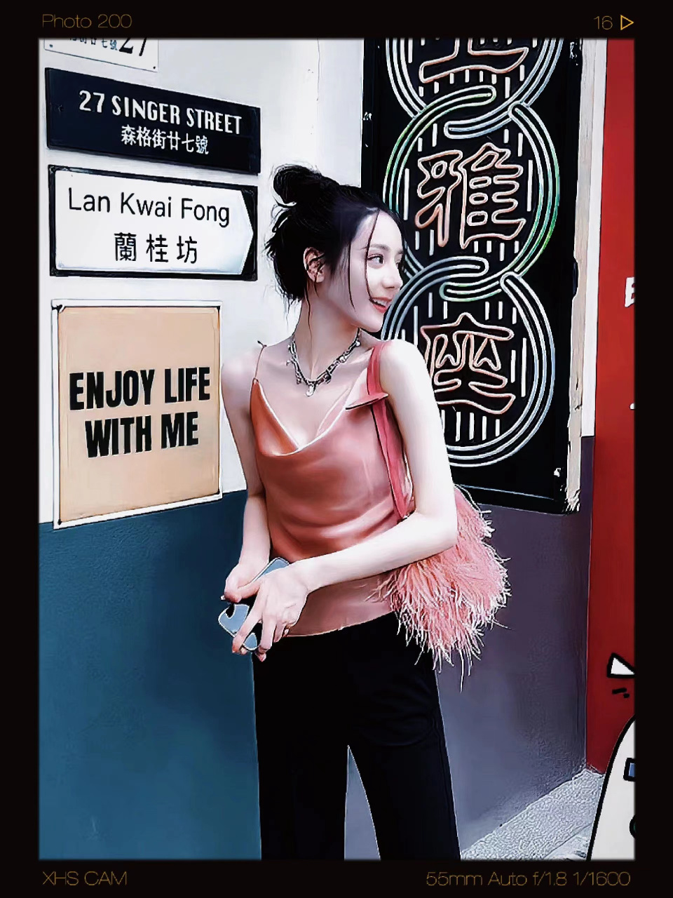 杨幂李现经常一起打游戏,除此之外没什么联系了.   2.