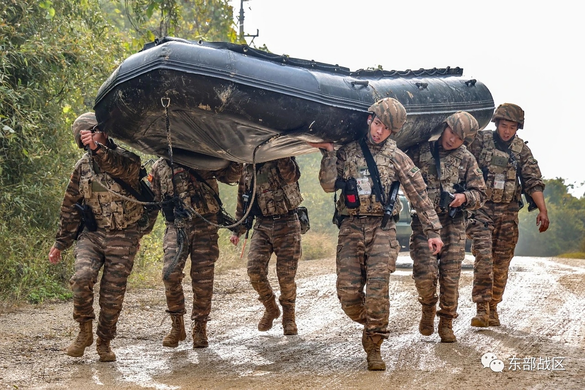 个人观点是,无论pap的21式夏丛林迷彩作训服还是冬荒漠迷彩作训服