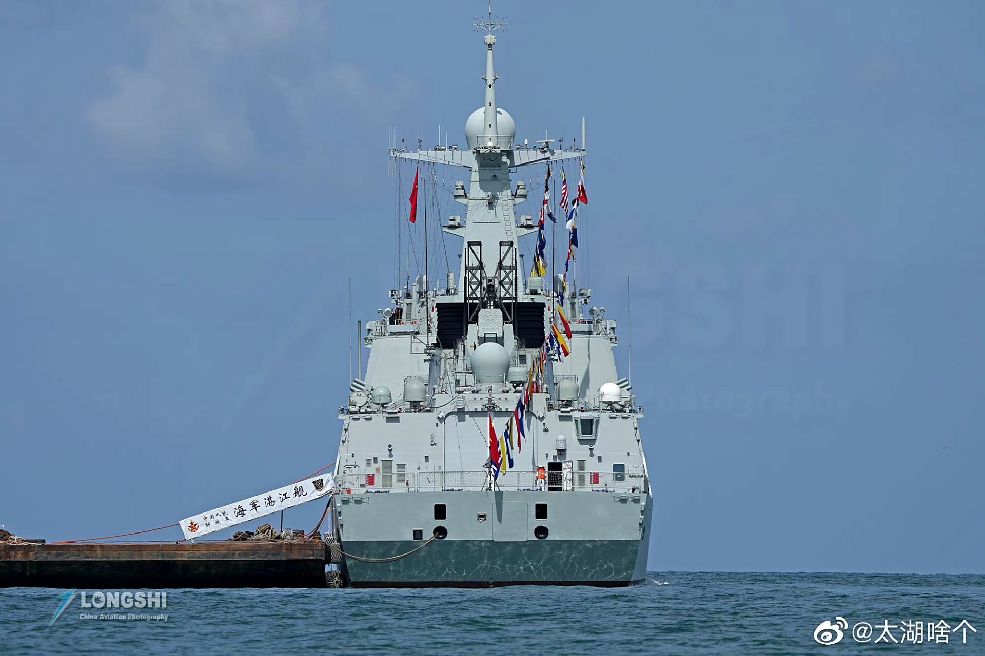 中国青壮派主力驱逐舰052dl闪亮登场兰卡威,这后视图格外的吸睛,真不