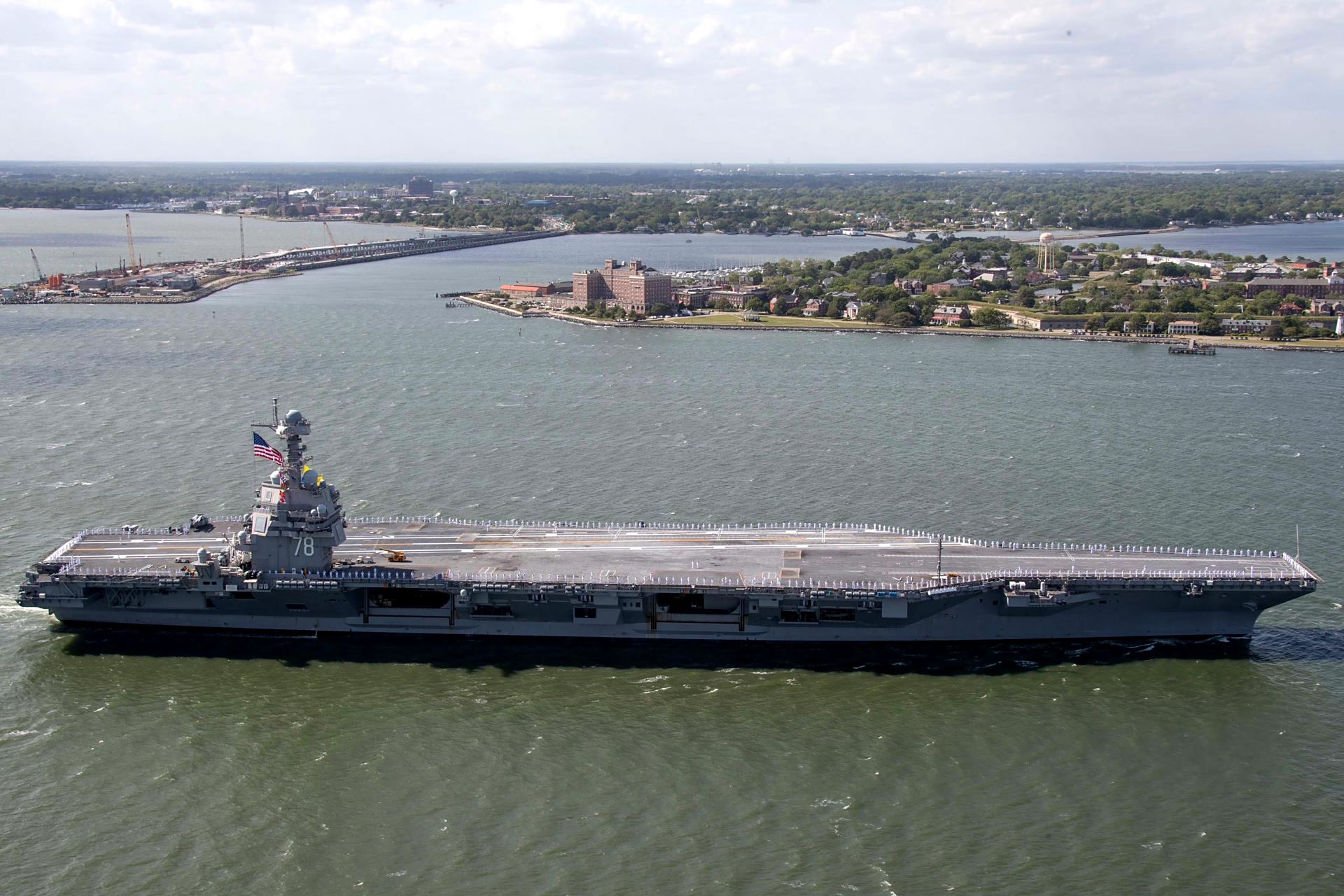 福特号核动力航母再次离开诺福克港口,动身前往地中海进行战略部署!