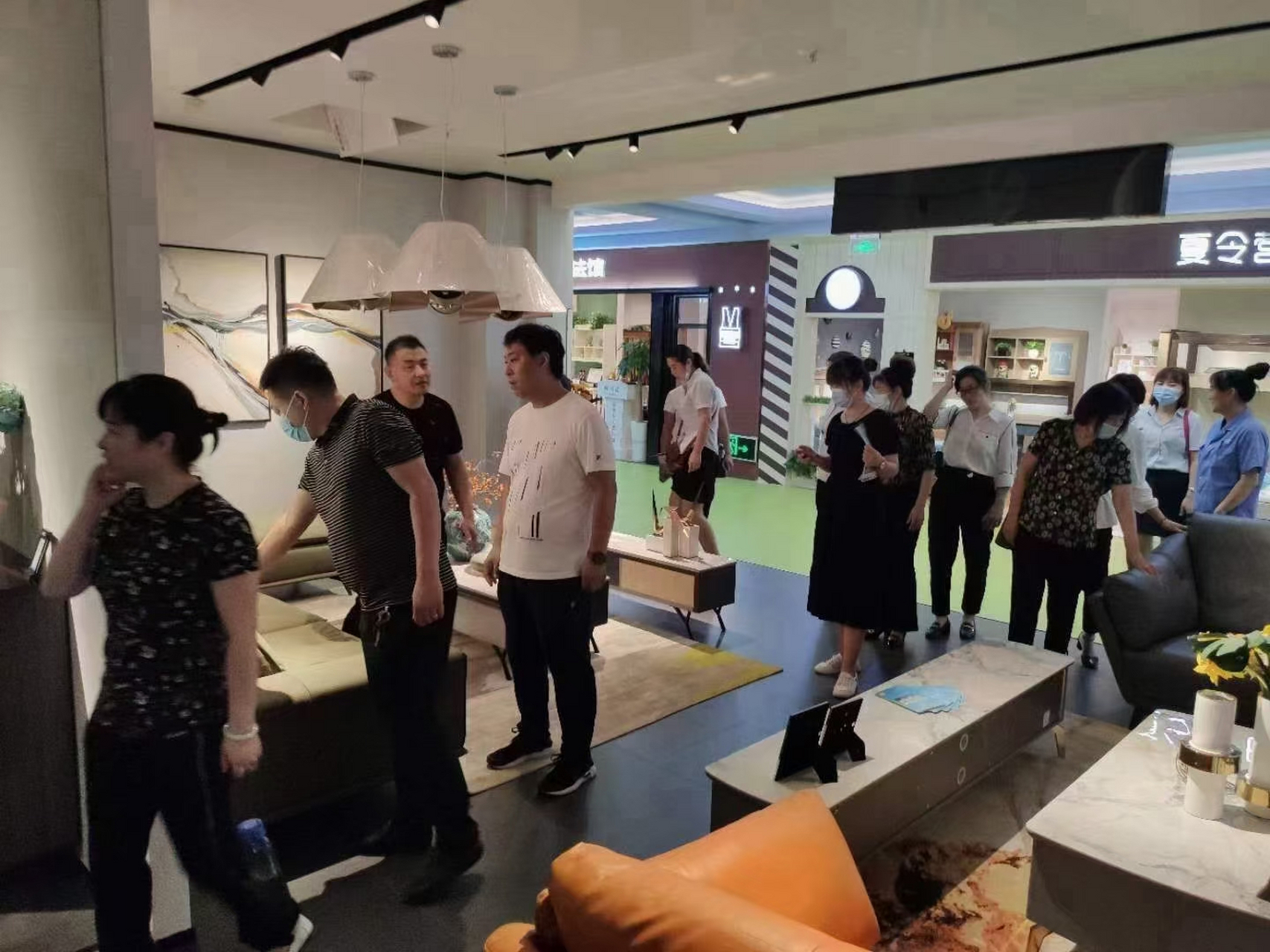 蓝鸟家具在邢台 蓝鸟家具在产地河北省邢台市备受青睐!